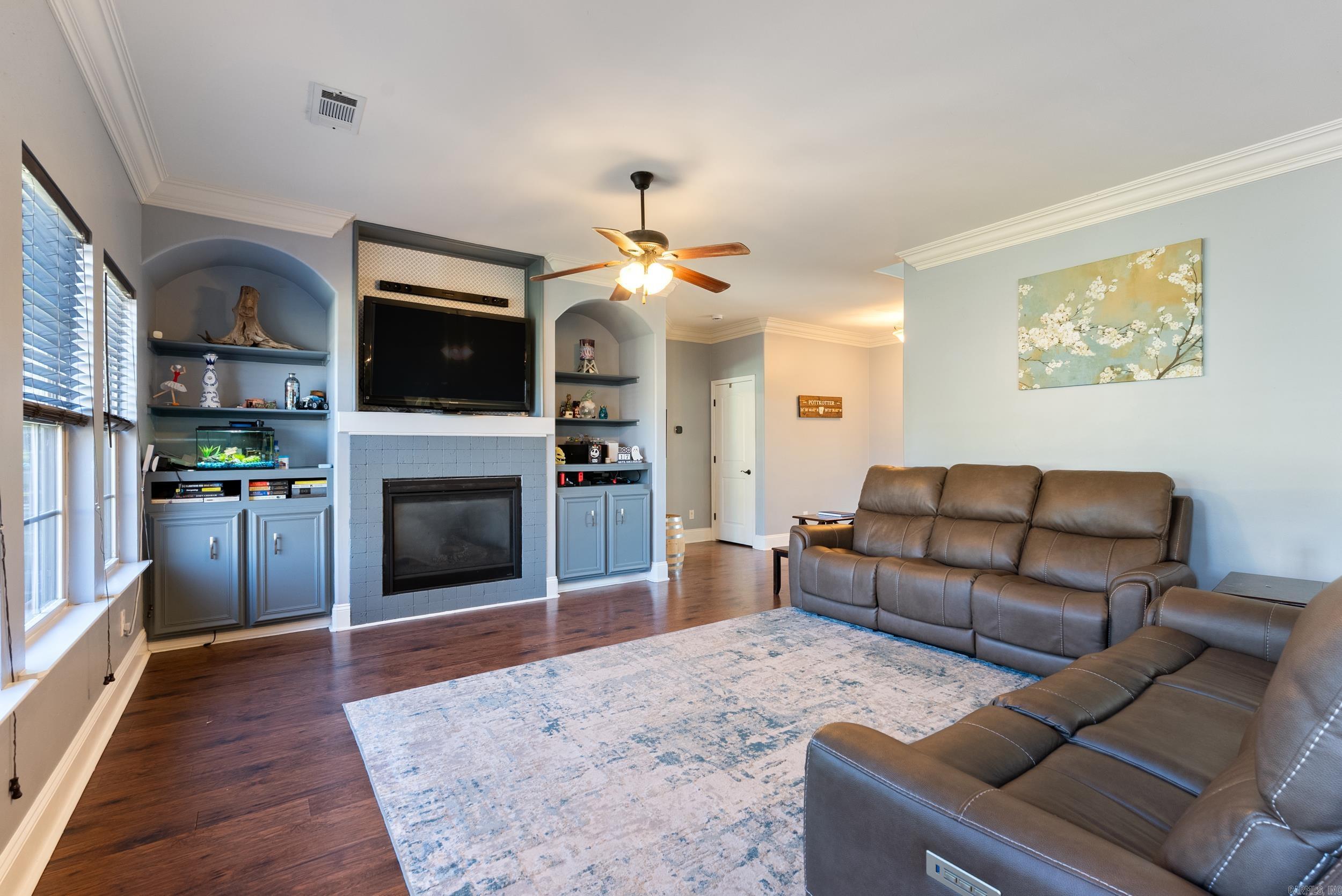 OAK GLENN - Residential