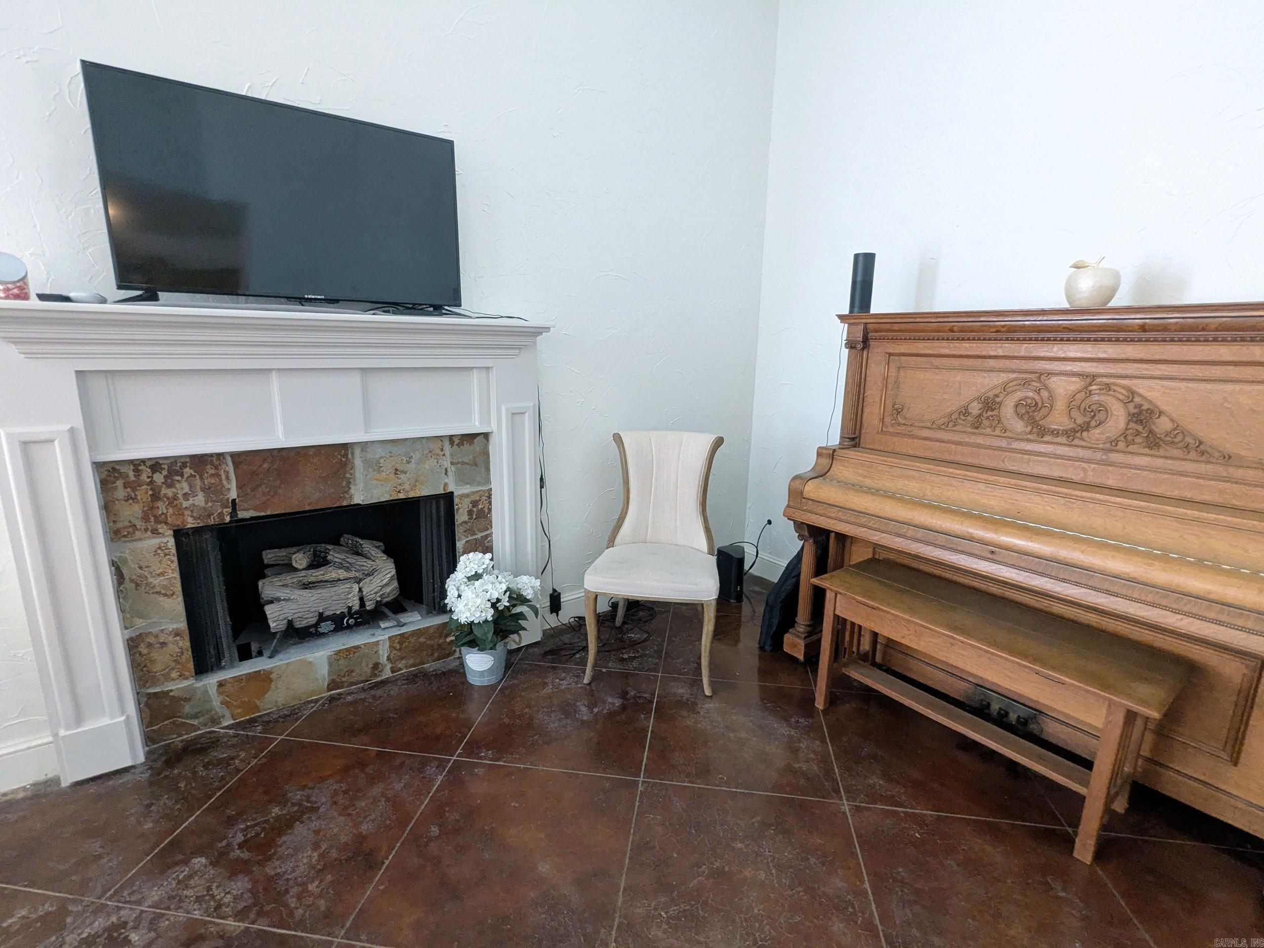 WOODSPRINGS ESTATES - Residential