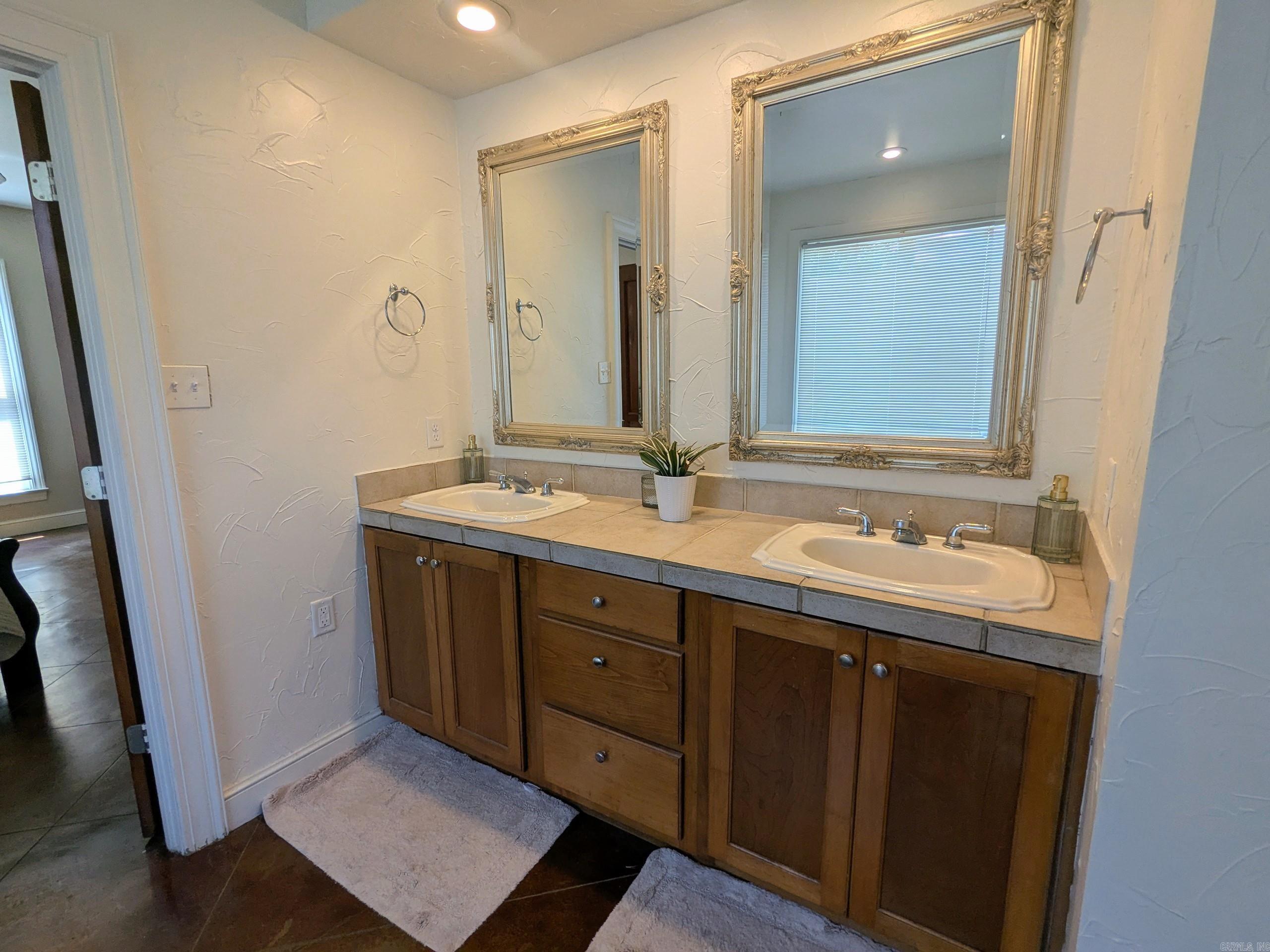 WOODSPRINGS ESTATES - Residential