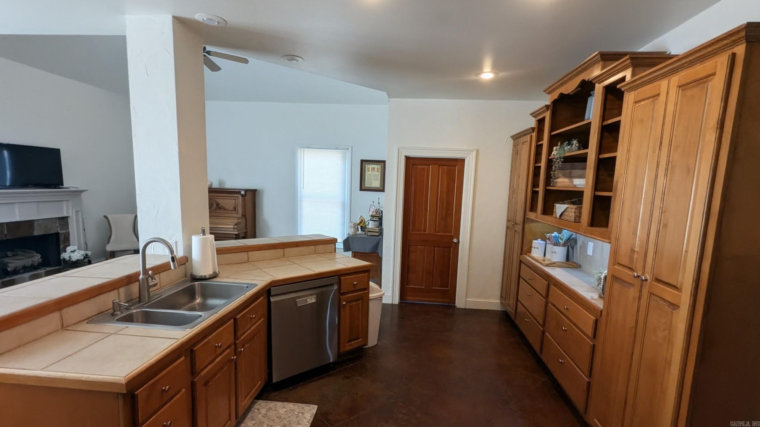 WOODSPRINGS ESTATES - Residential