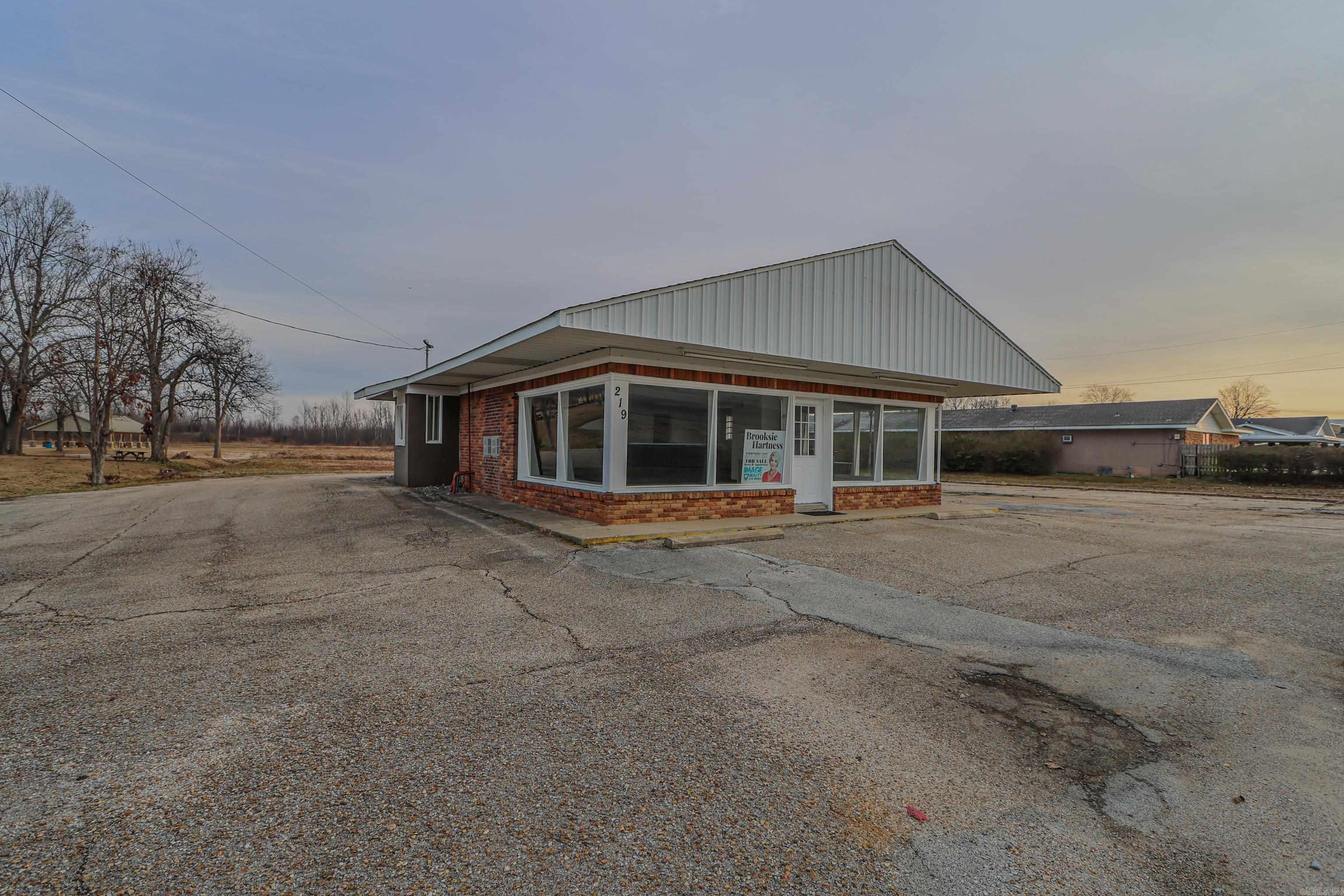Excellent opportunity to own this building for your business or investment in downtown Paragould location, this building has been a bakery and grocery before, it's an open area with parking next to Harmon Park and sits on 0.48 acres of land with an additional 1.31 acres of land behind the property for expansion or development. The 8 Mile creek walking trail borders the back of the property as well making this a staple for the area and a great option for most any business, Not to mention there is a Drive thru window for even more business!