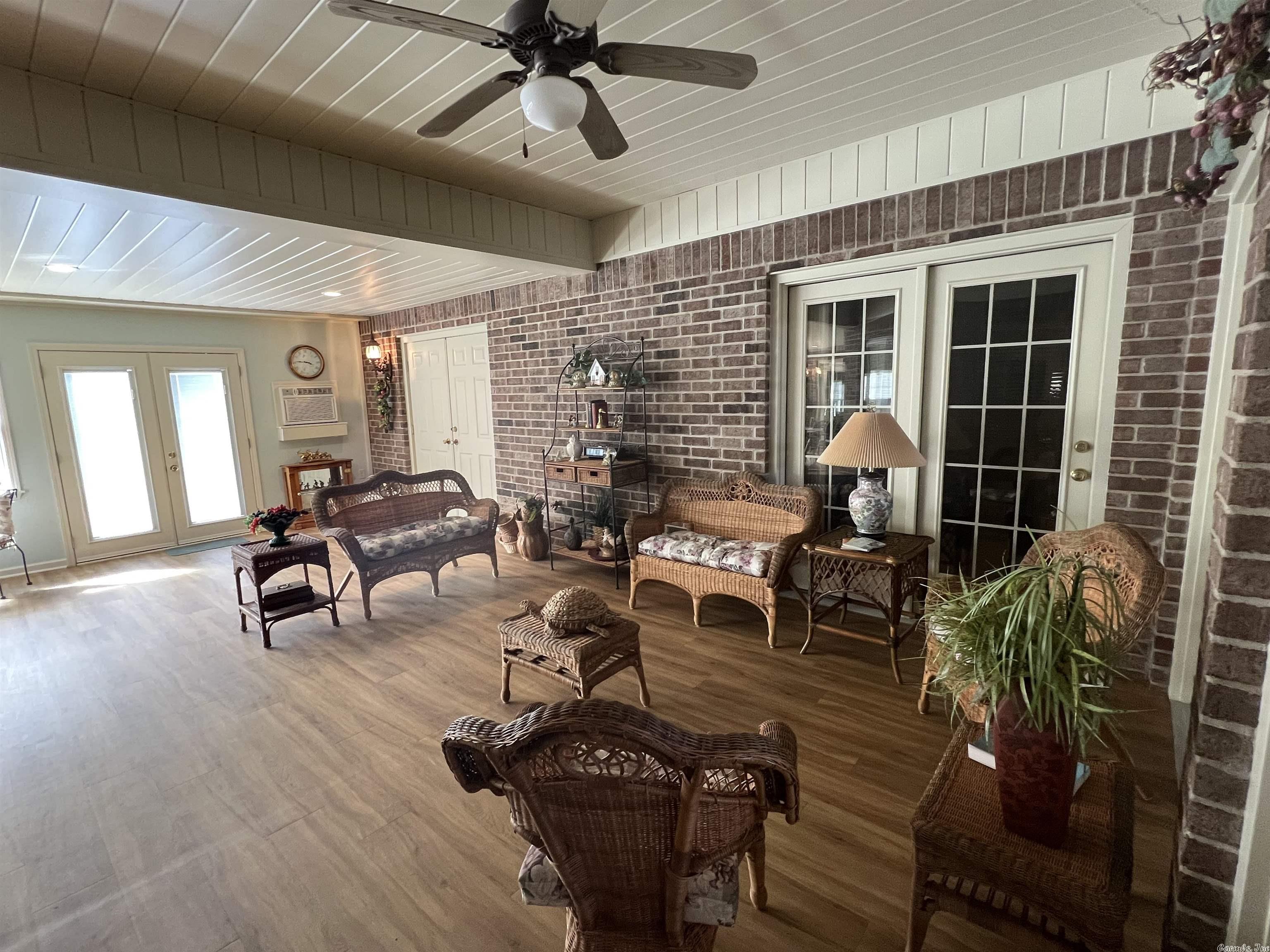 BELLE MEADE - Residential