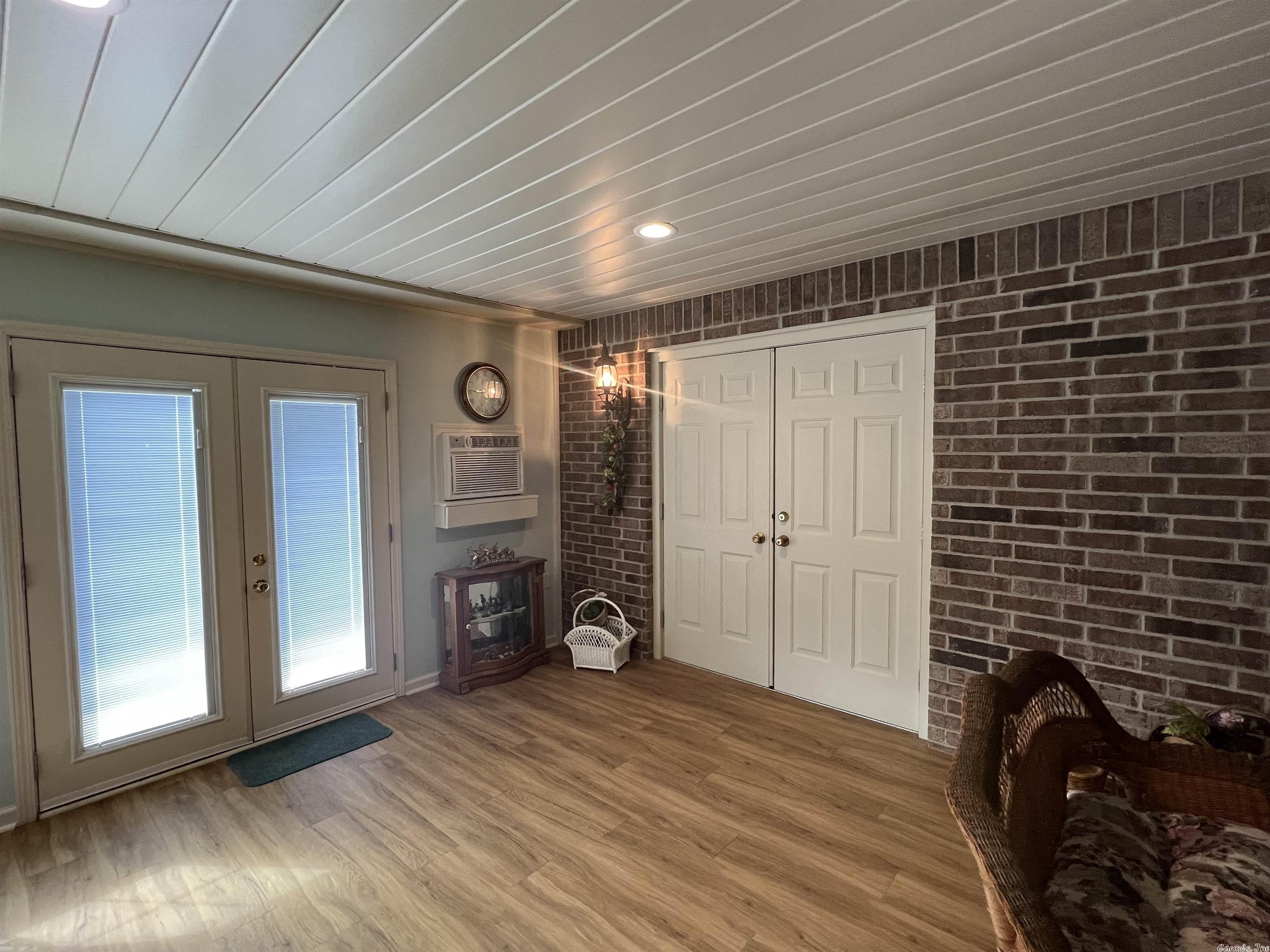 BELLE MEADE - Residential