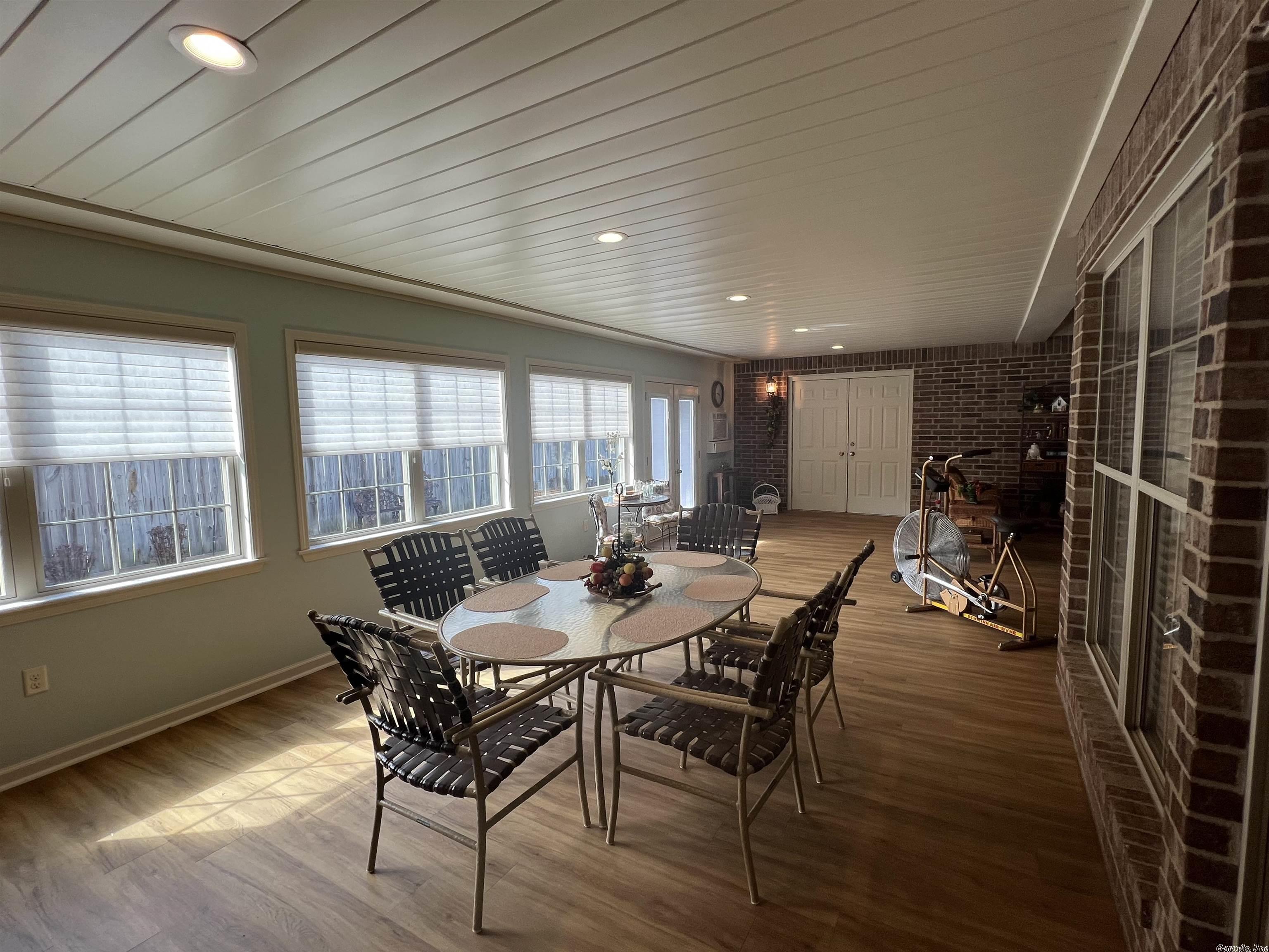 BELLE MEADE - Residential