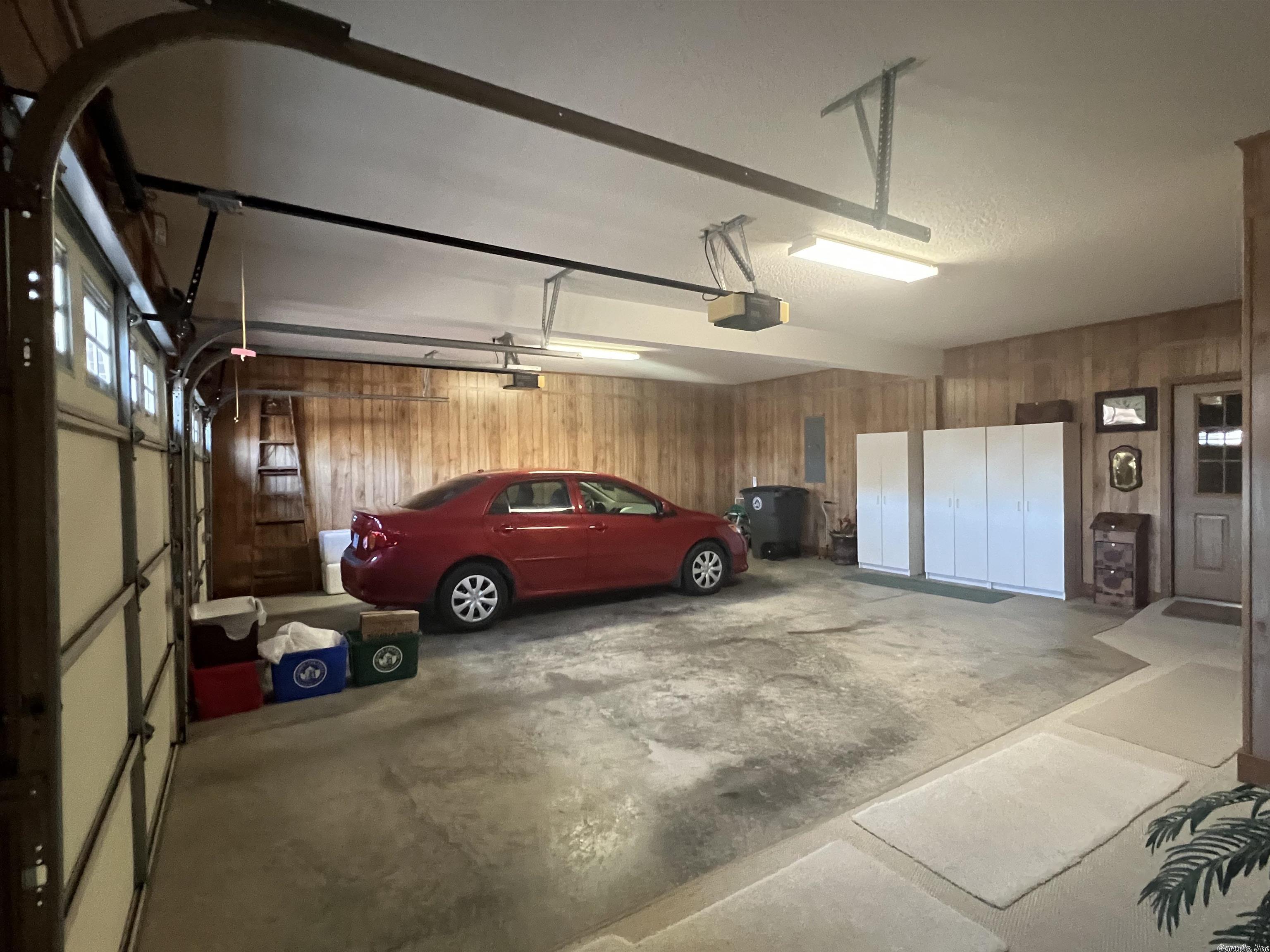 BELLE MEADE - Residential