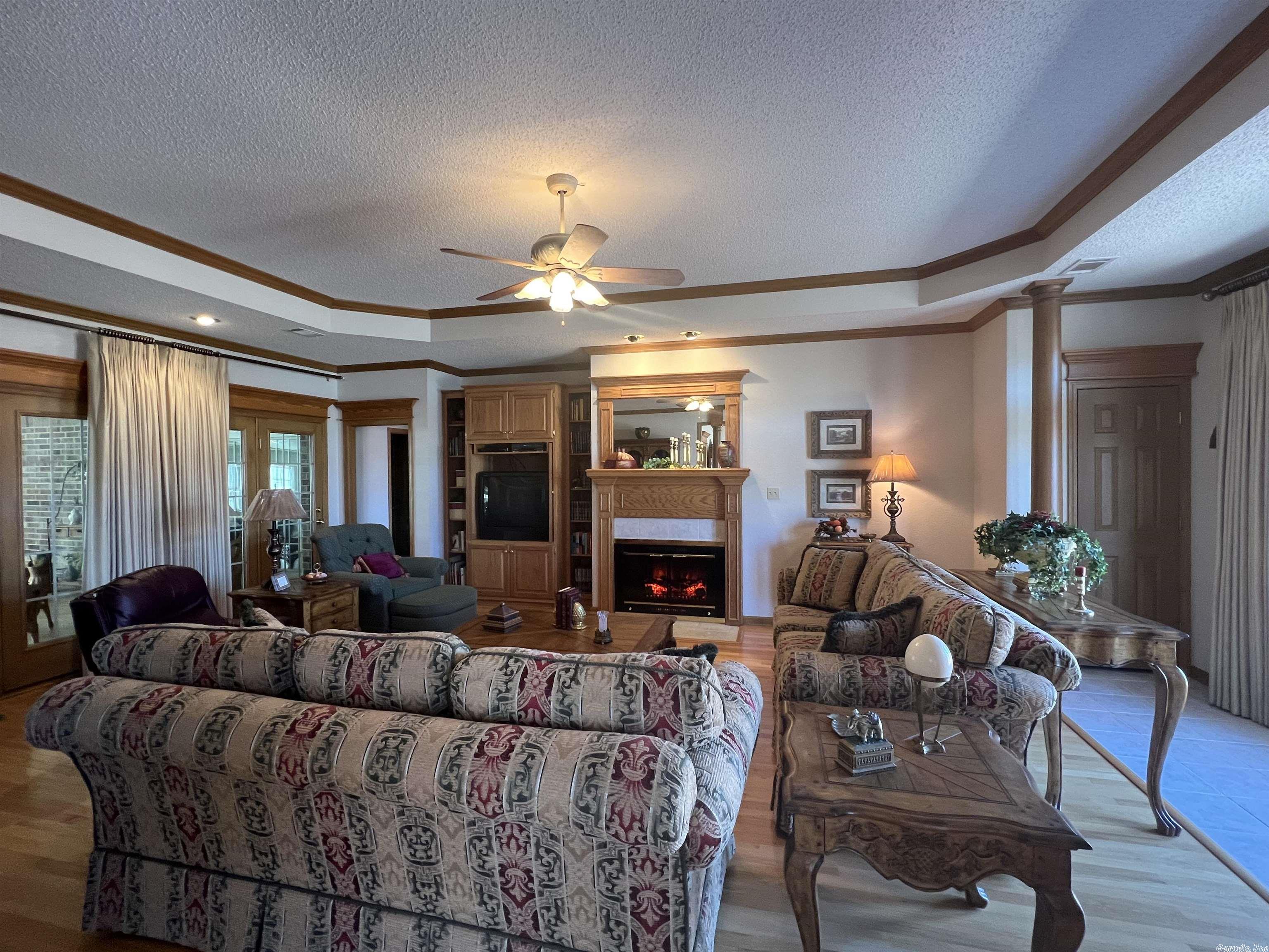 BELLE MEADE - Residential