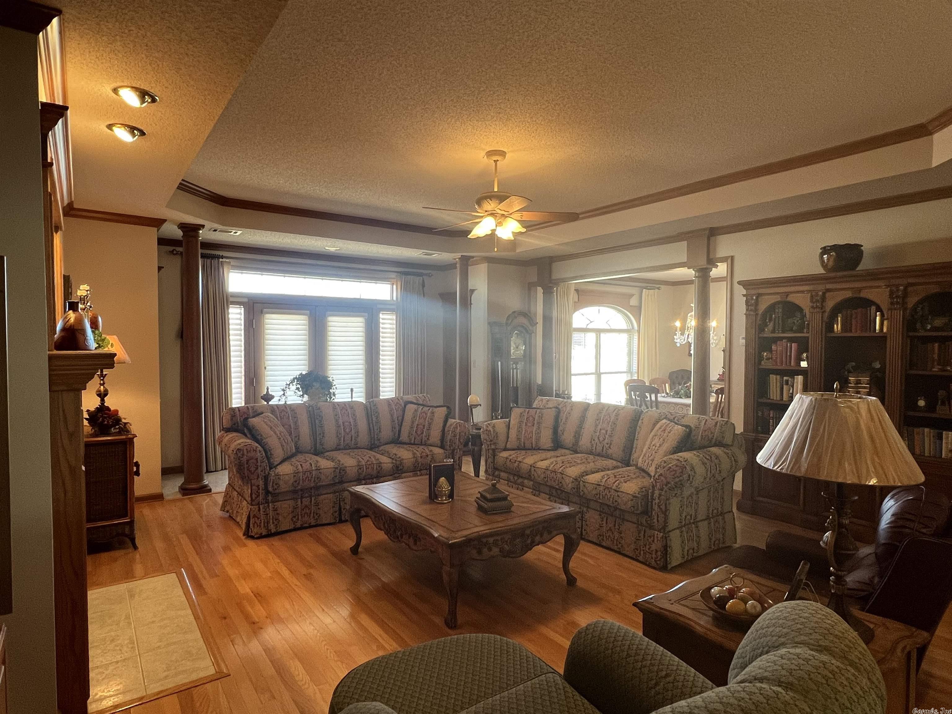 BELLE MEADE - Residential