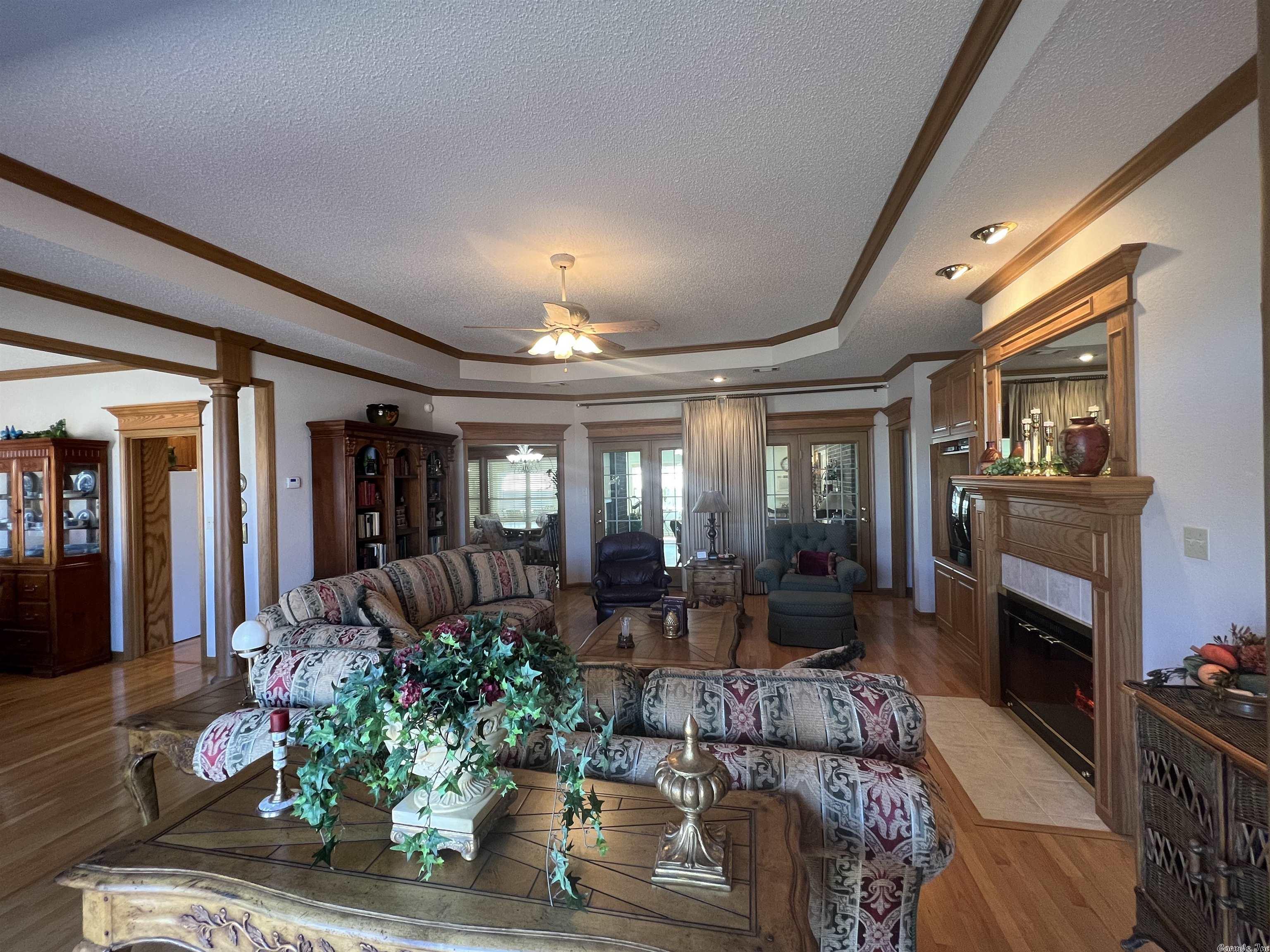 BELLE MEADE - Residential