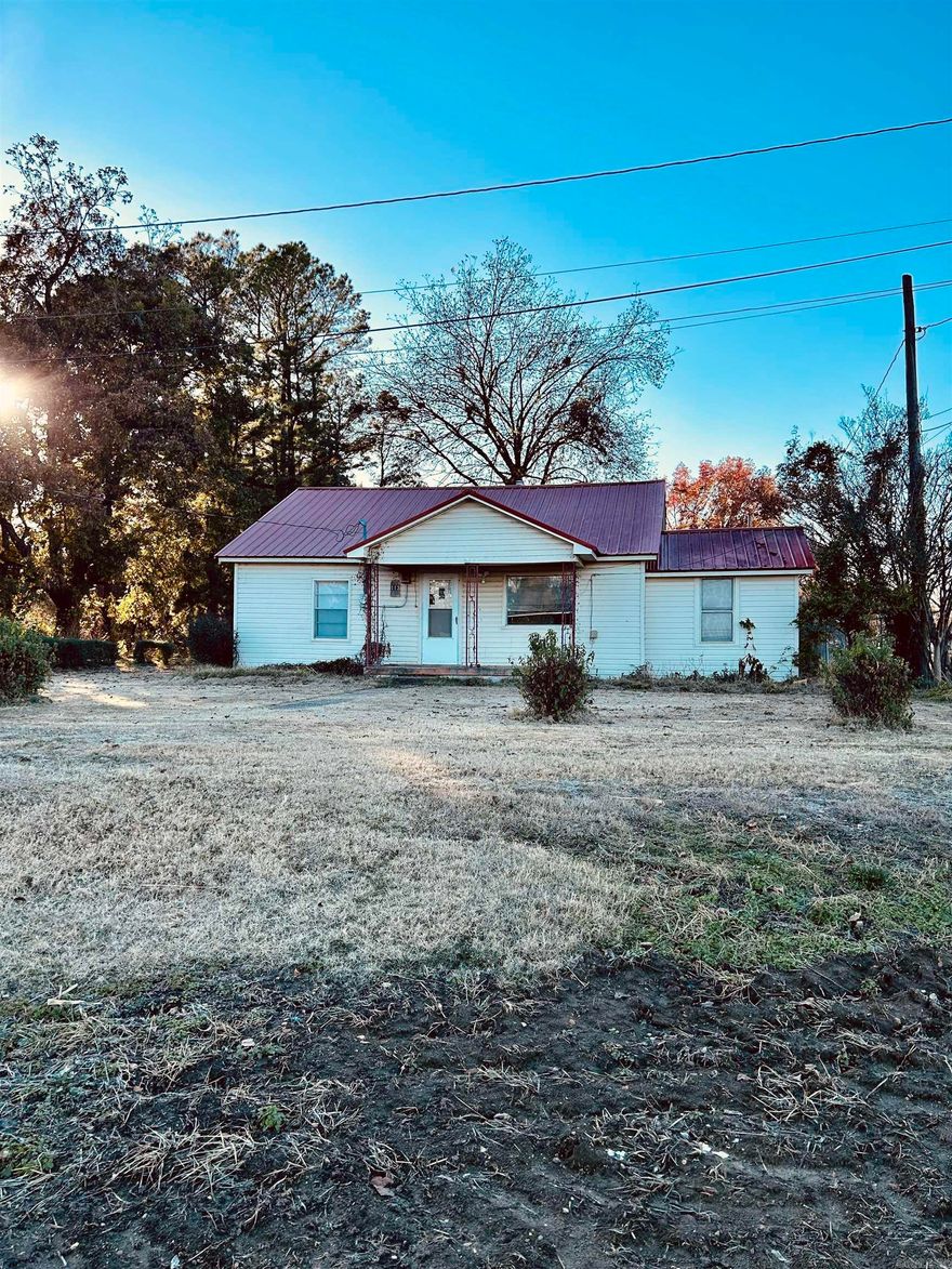 Come and see this cozy little home that sits on a secluded 0.5 +/- acre lot located at the end of 4th St. in Monette AR! This home is great for an investor or perfect for that first time home owner. This house has a spacious partially fenced in yard, that includes a handy storage shed, it also includes a one car garage. The home also has a bonus room off from the kitchen that can be used for a number of things, such as study/office or craft room or whatever else that might fit your needs. The home also includes 3 bedrooms and one bathroom. Call to book your showing today!