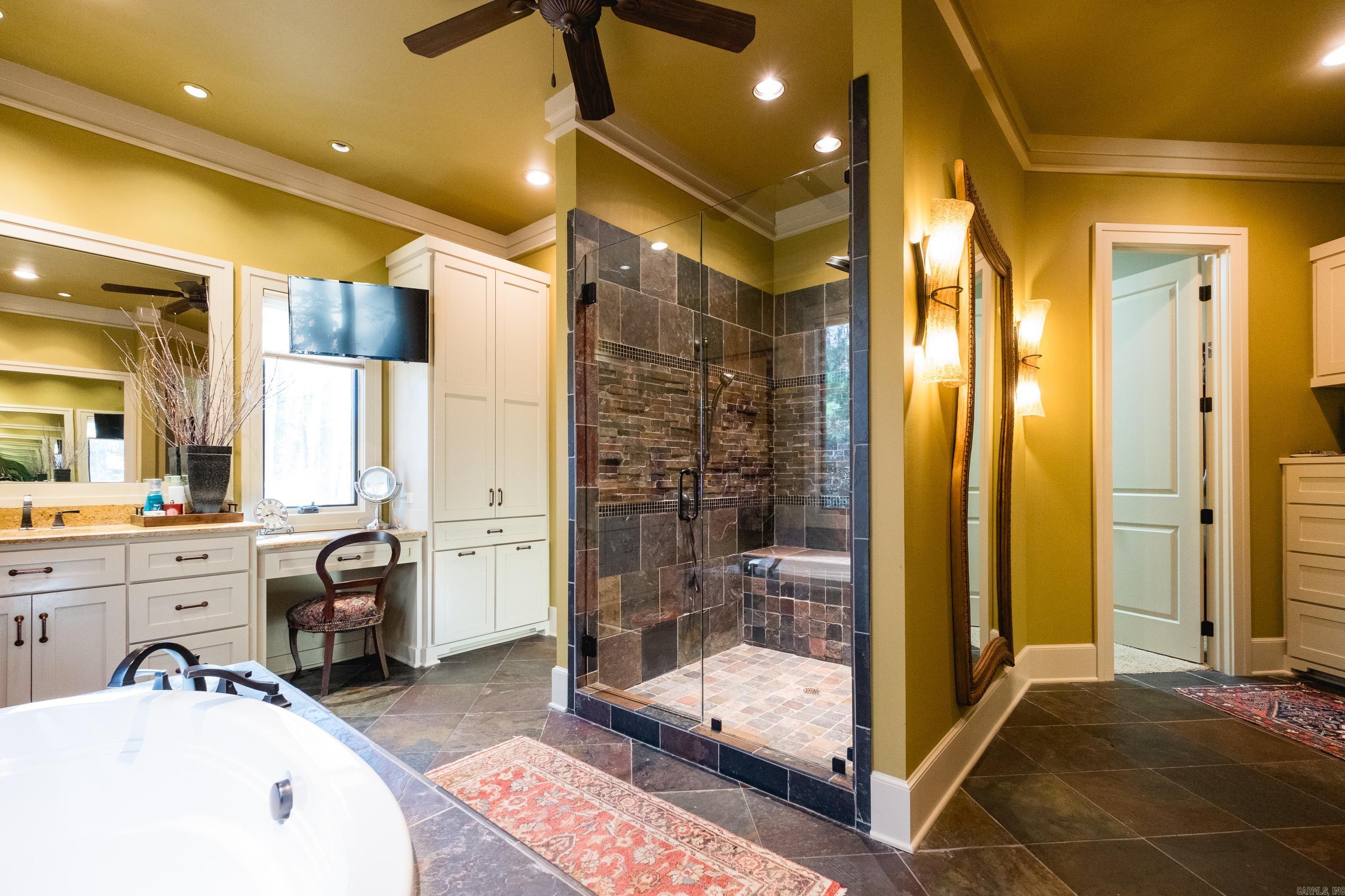 CHENAL DOWNS - Residential