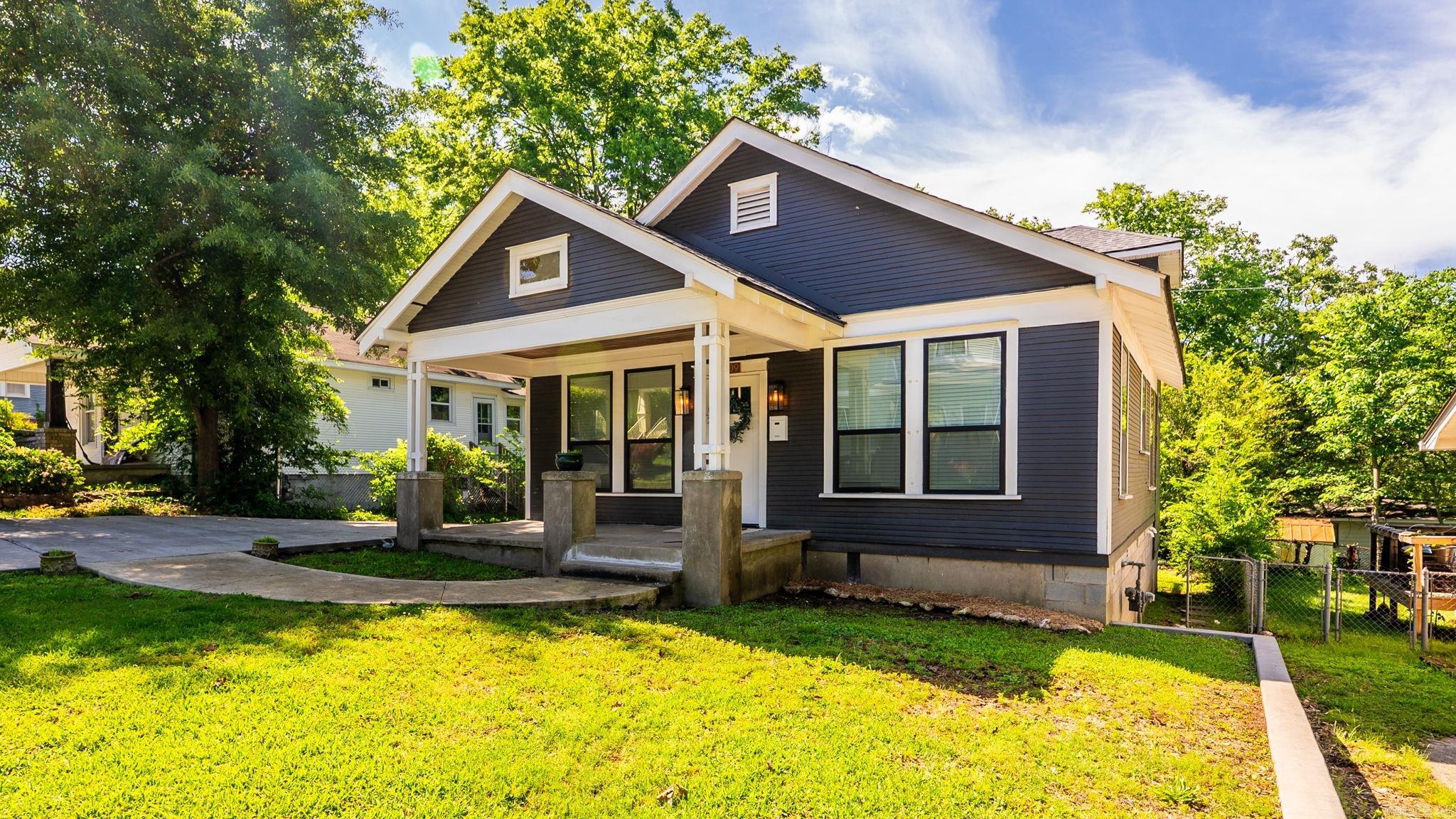 ADAMS HOWARD - Residential
