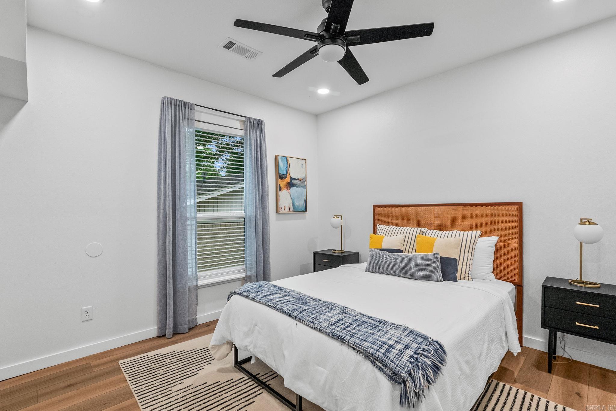 ADAMS HOWARD - Residential