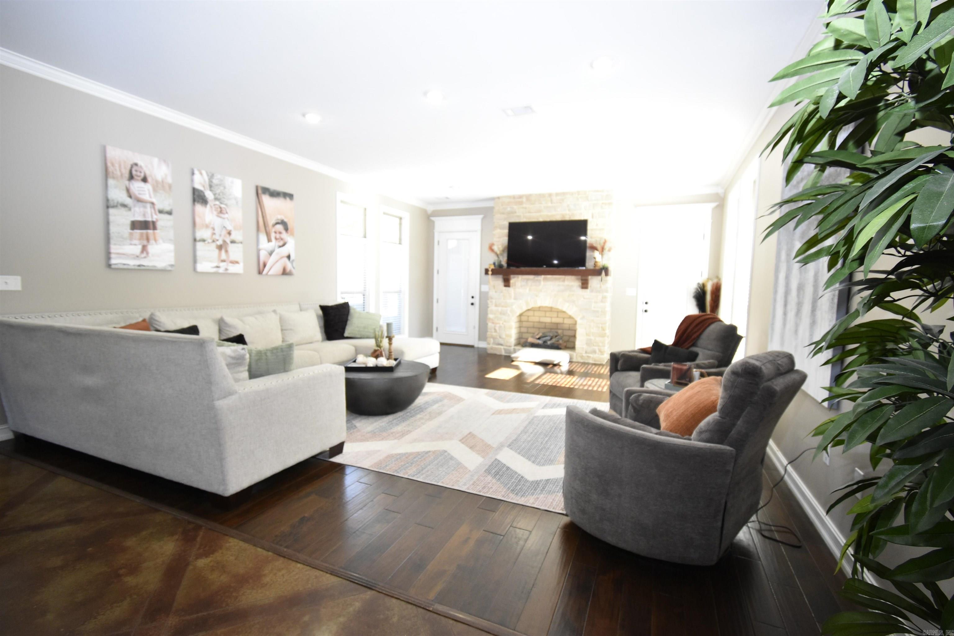 CARRIAGE HILL - Residential