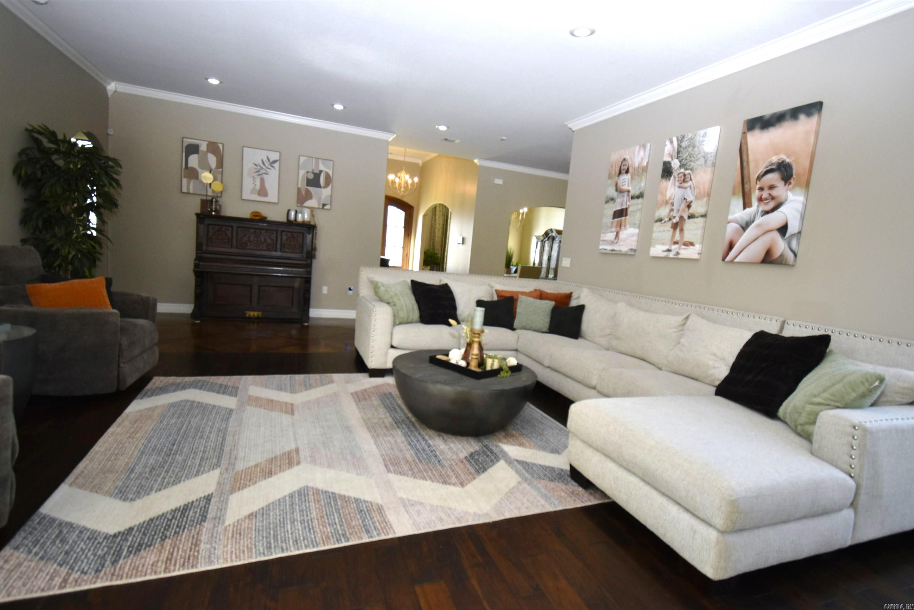 CARRIAGE HILL - Residential