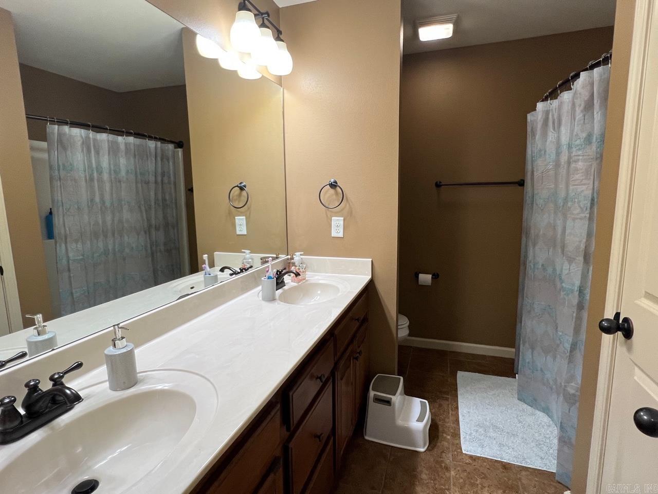 KINGS CROSSING - Residential