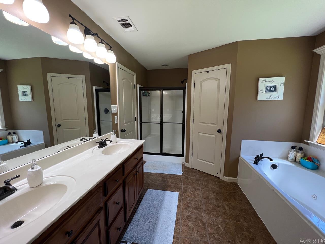 KINGS CROSSING - Residential