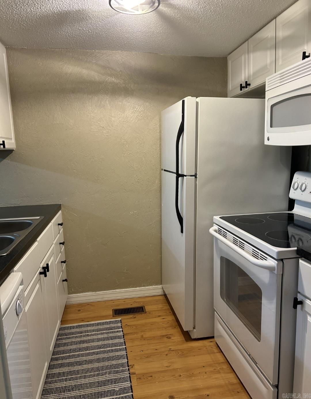 CHELSEA GLADE CONDO - Residential