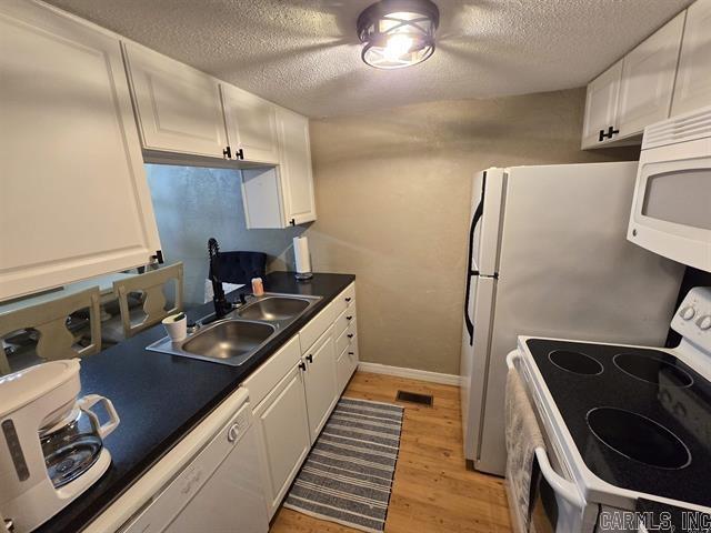 CHELSEA GLADE CONDO - Residential