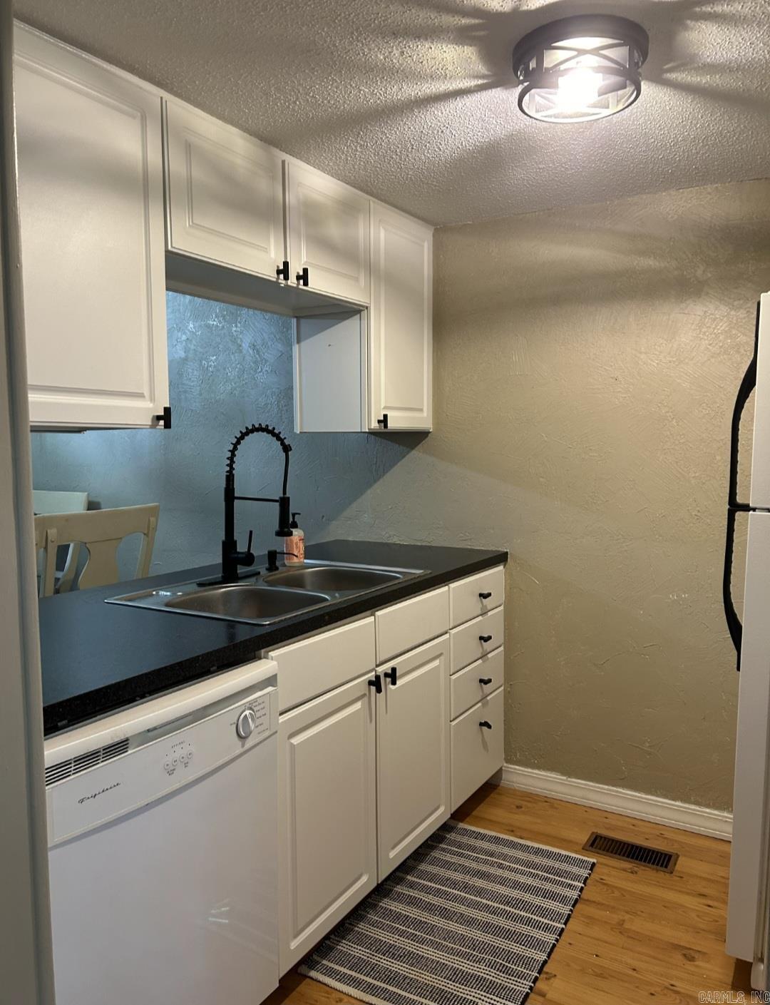 CHELSEA GLADE CONDO - Residential