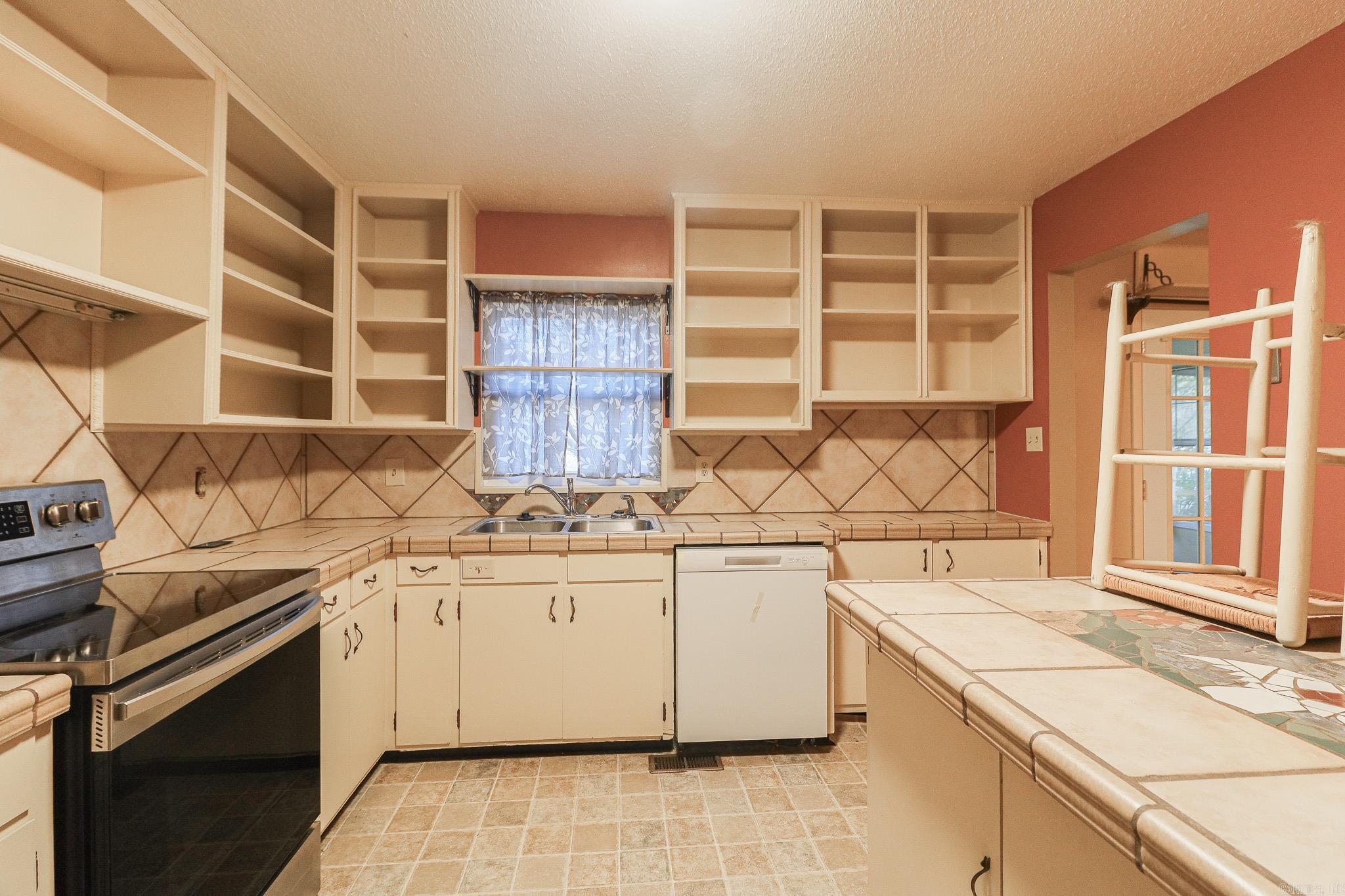 NOBLE ACRES - Residential