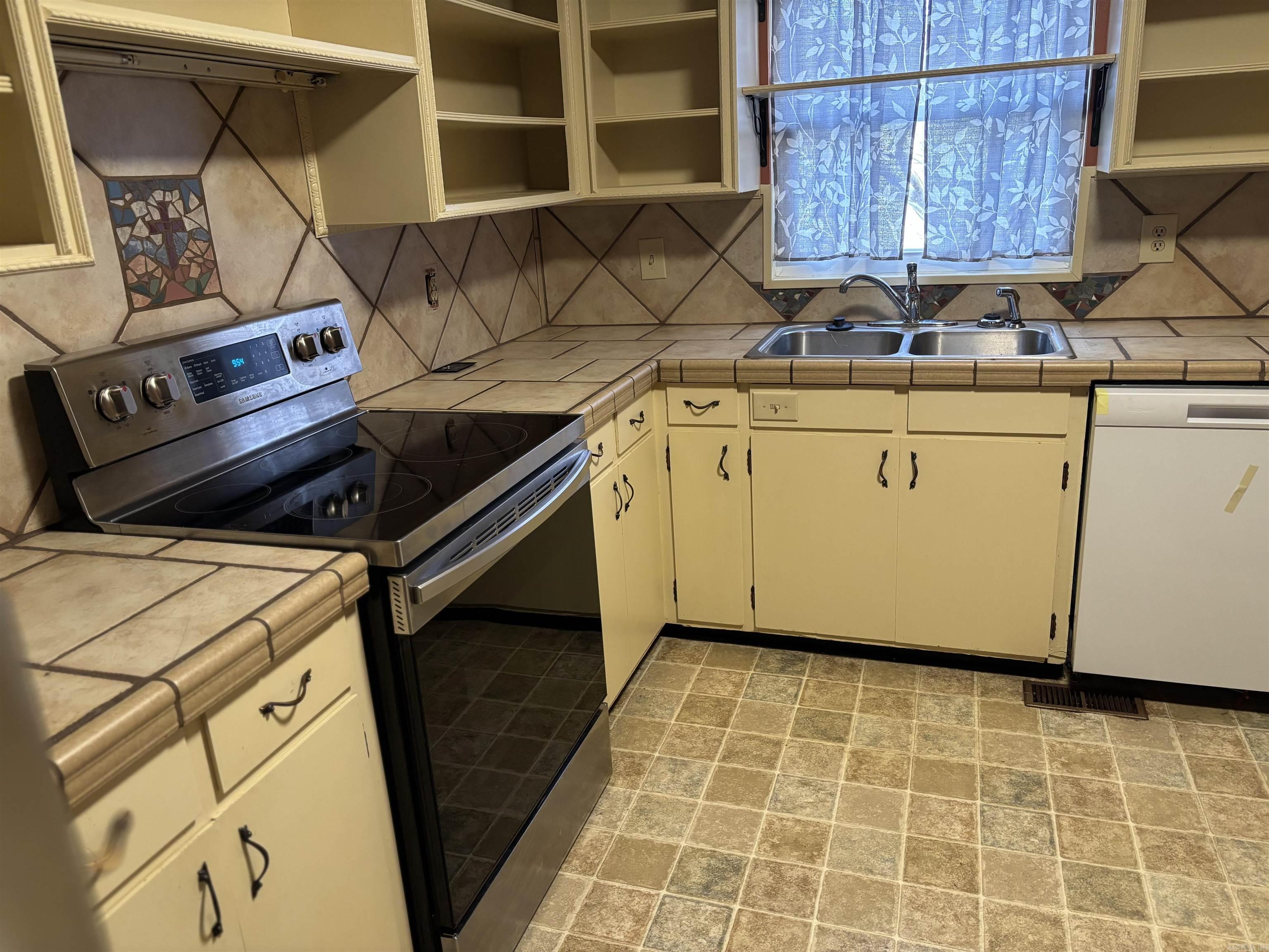 NOBLE ACRES - Residential