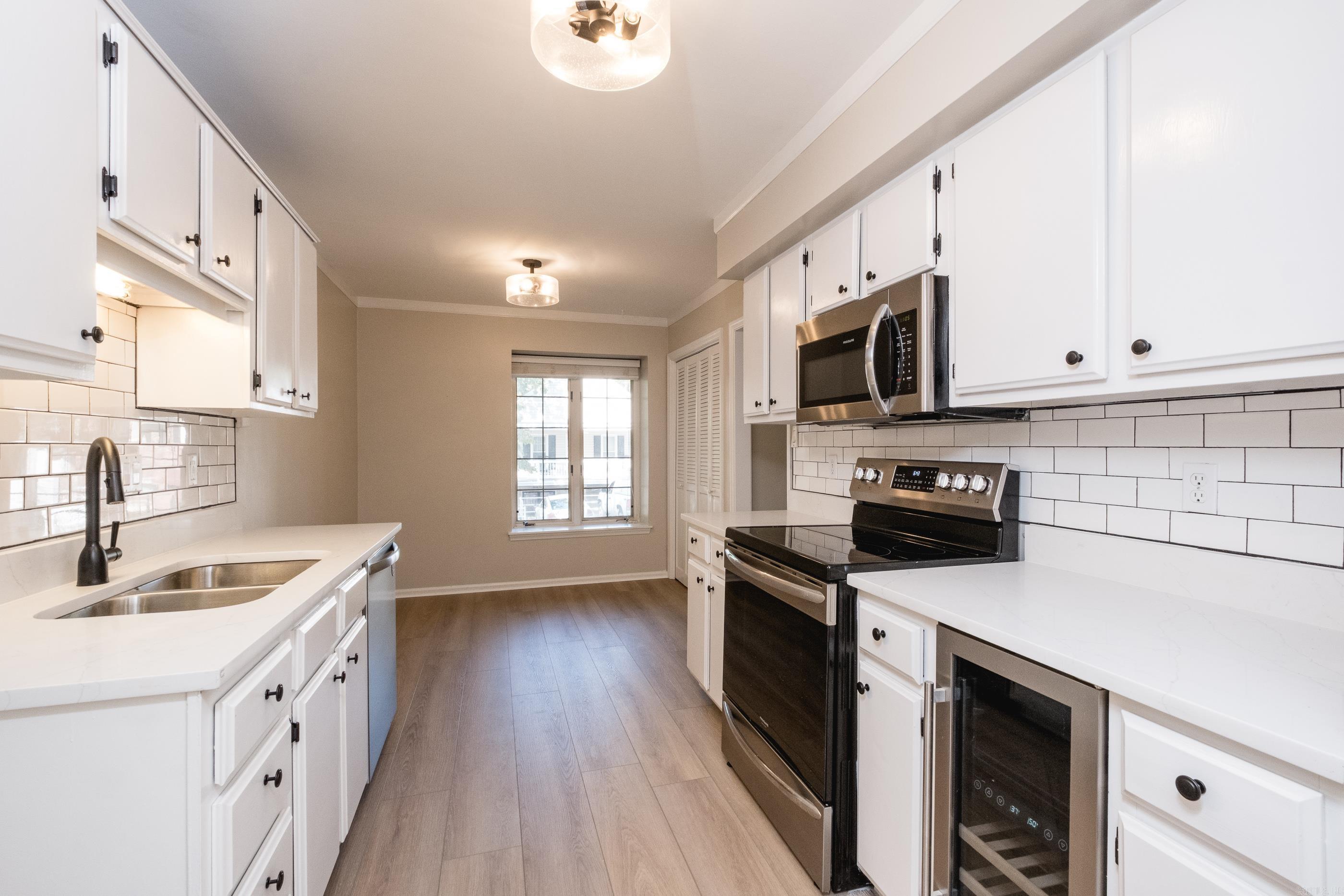 KINGSBRIDGE TWNHSE - Residential
