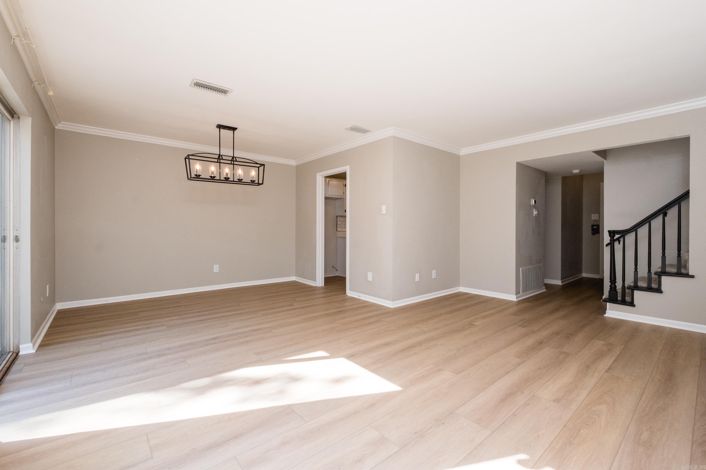 KINGSBRIDGE TWNHSE - Residential