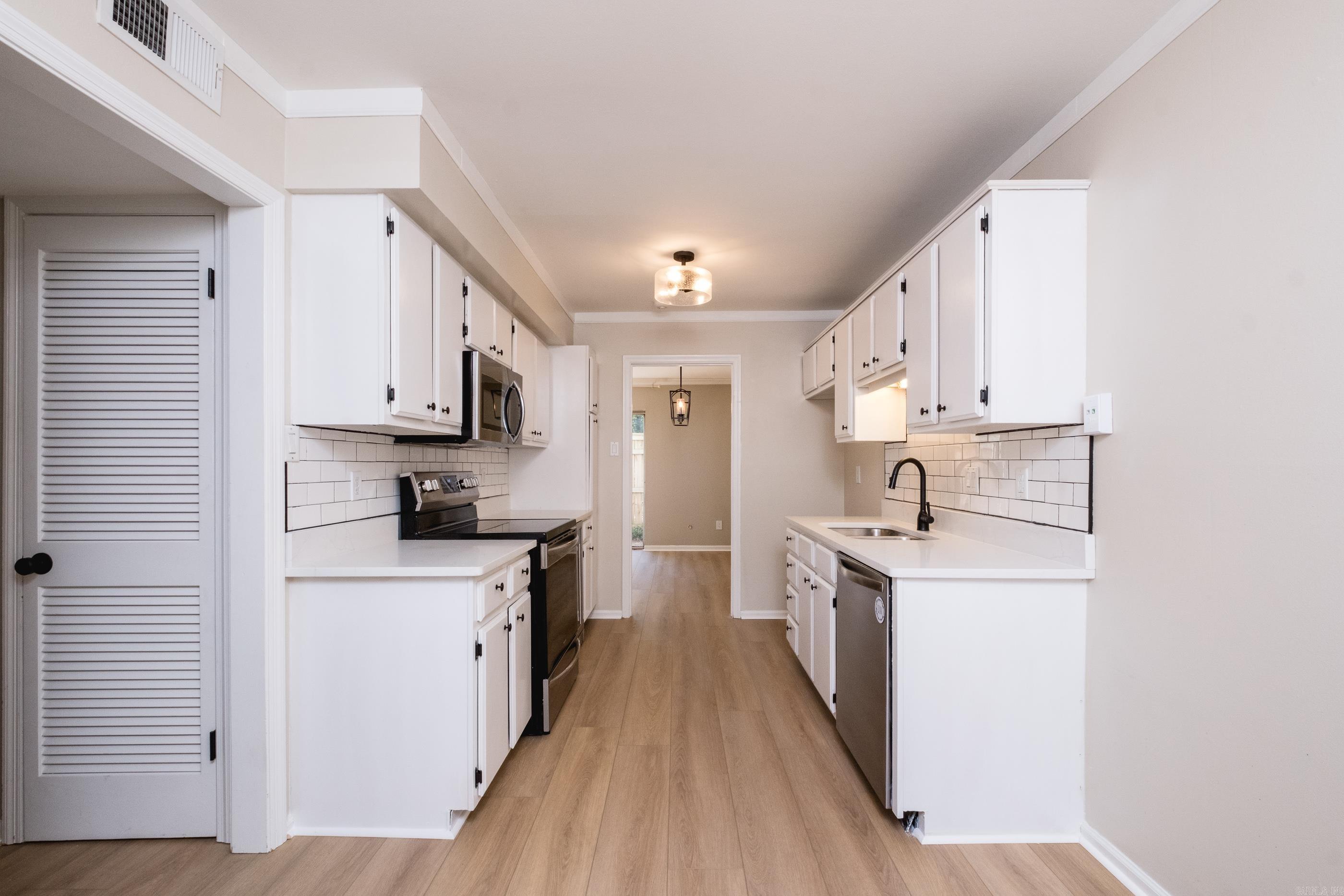 KINGSBRIDGE TWNHSE - Residential