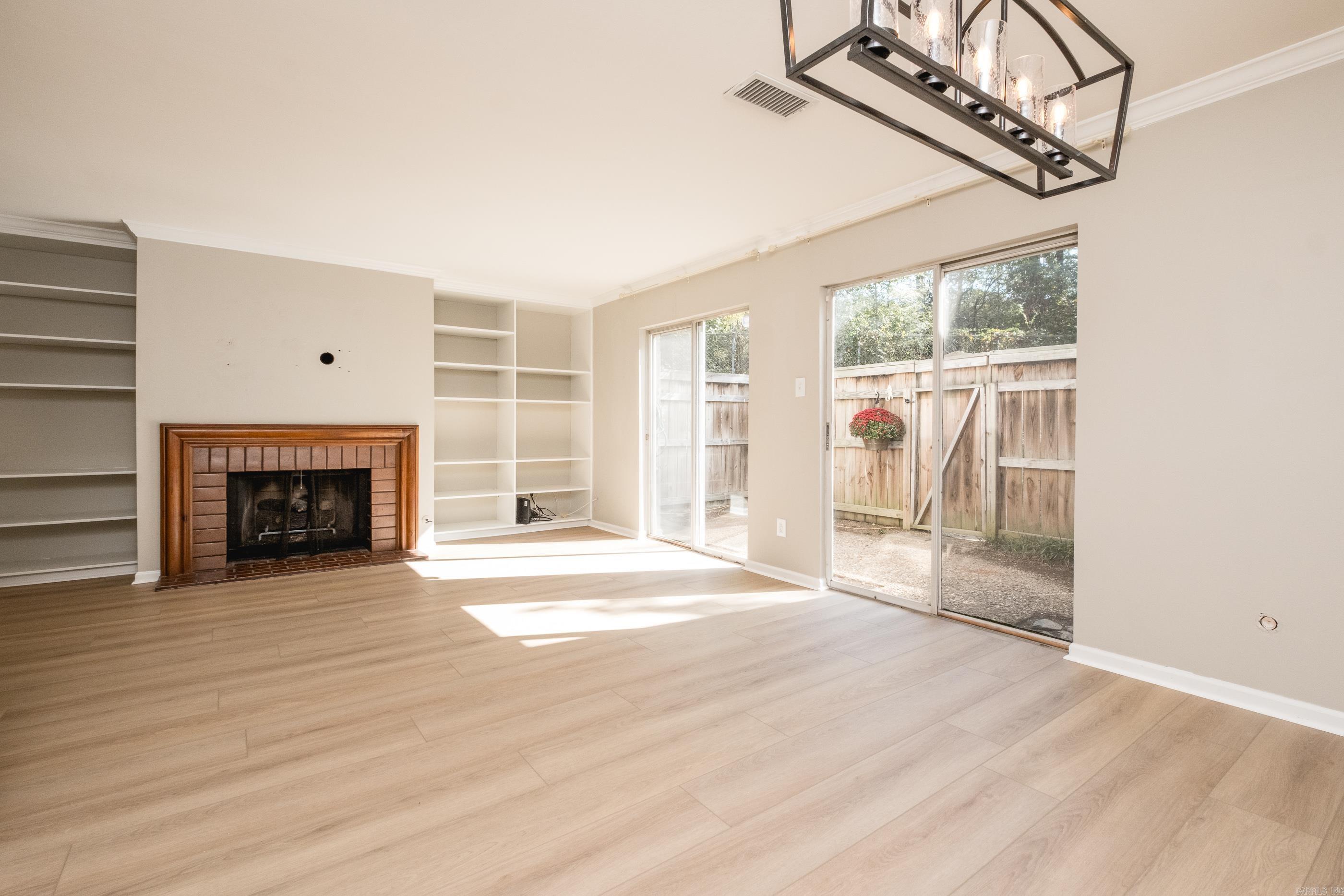 KINGSBRIDGE TWNHSE - Residential