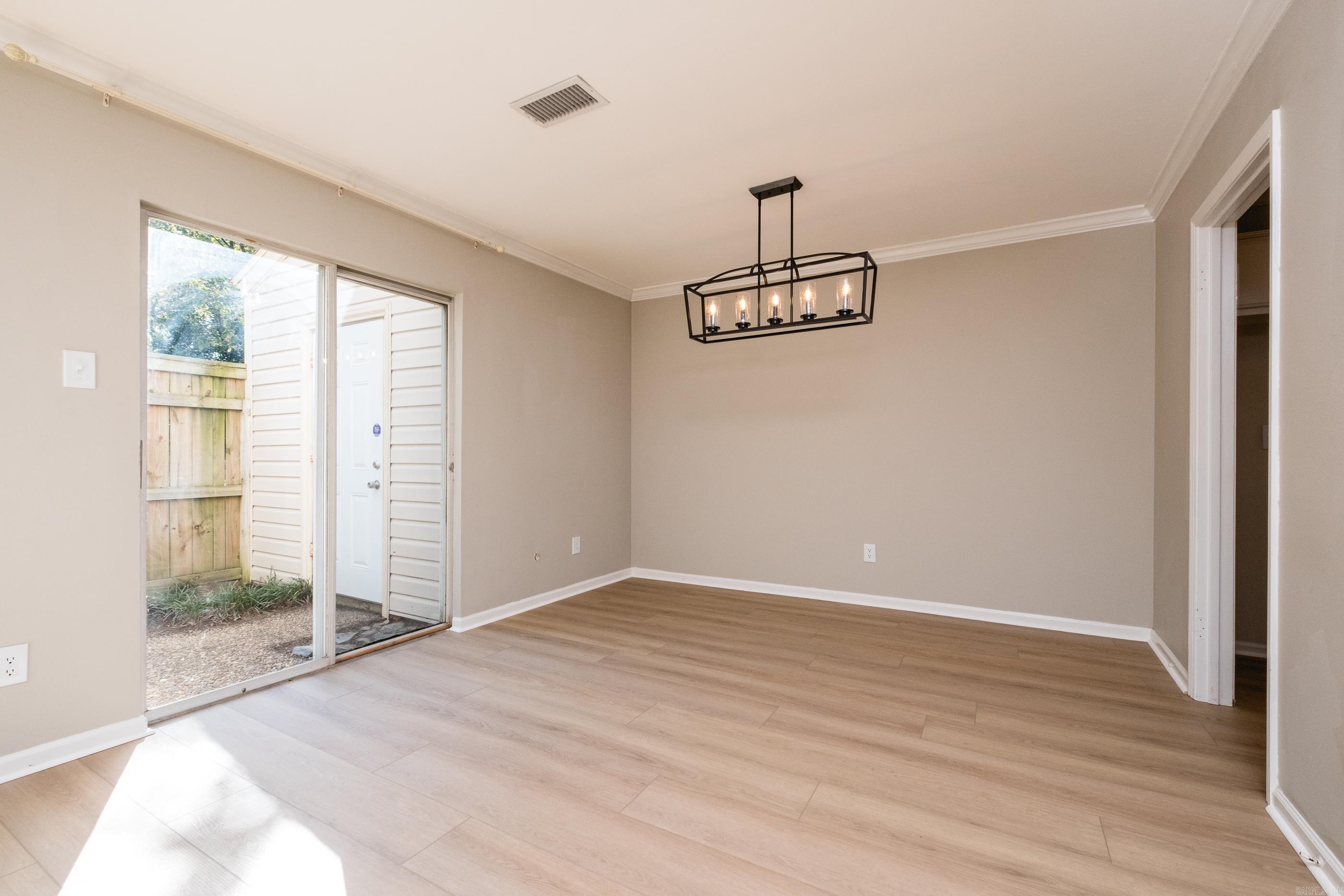 KINGSBRIDGE TWNHSE - Residential