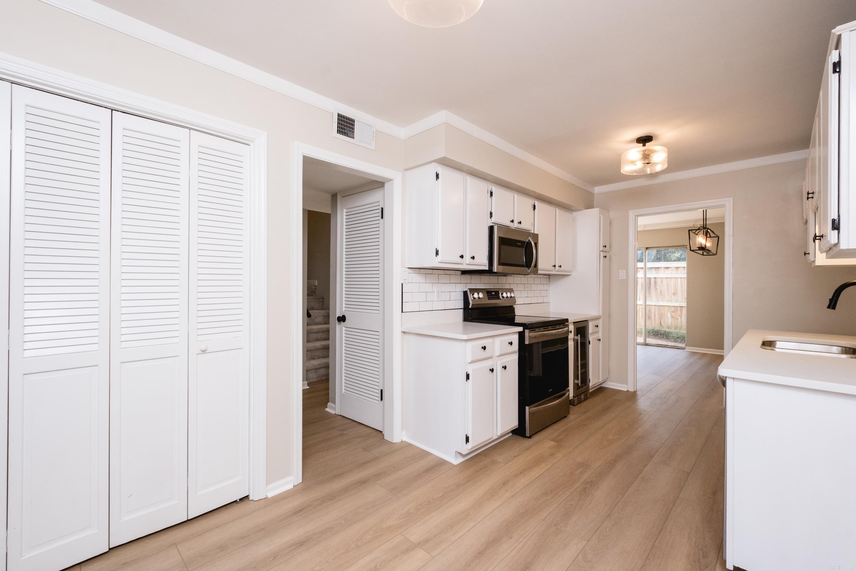 KINGSBRIDGE TWNHSE - Residential
