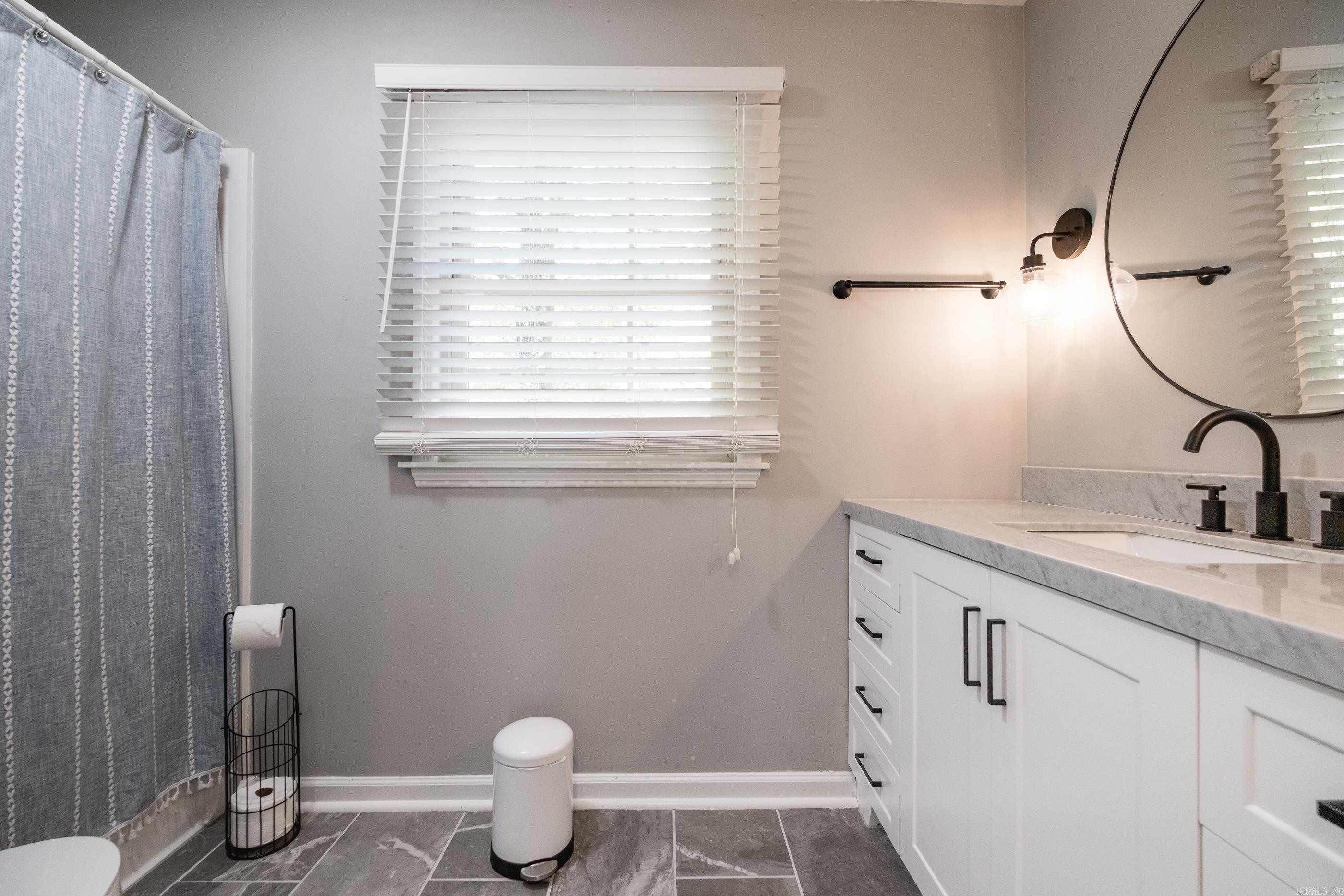 KINGSBRIDGE TWNHSE - Residential