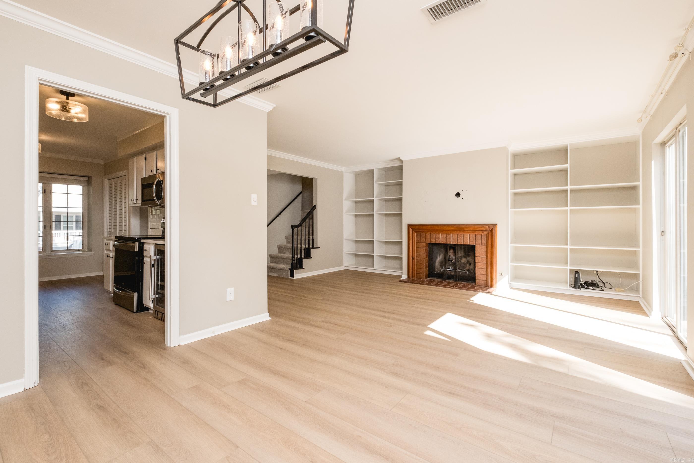 KINGSBRIDGE TWNHSE - Residential