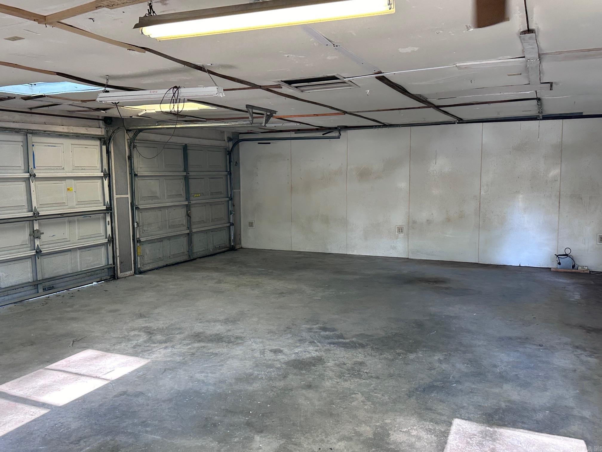 ARBOR OAKS - Residential