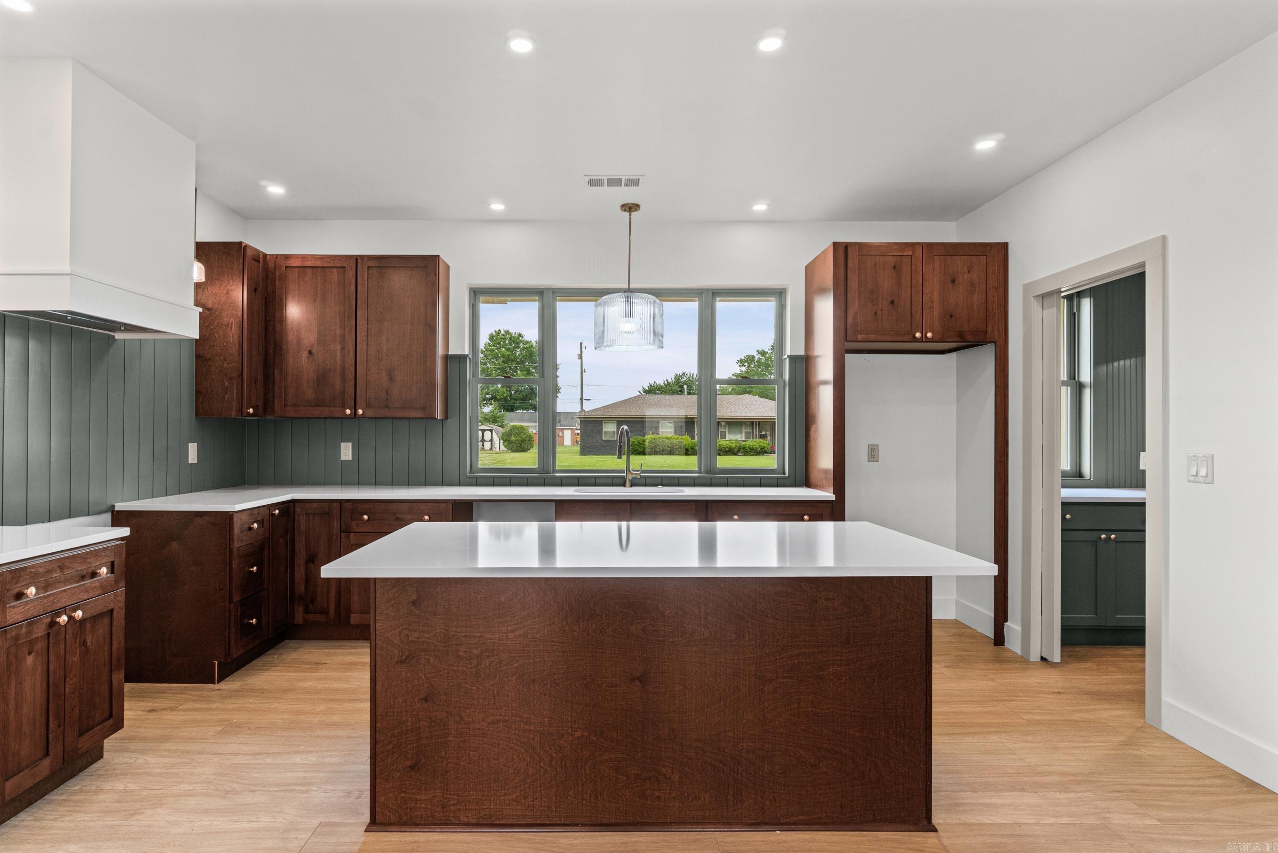 BRIDGES AND THOMPSON - Residential