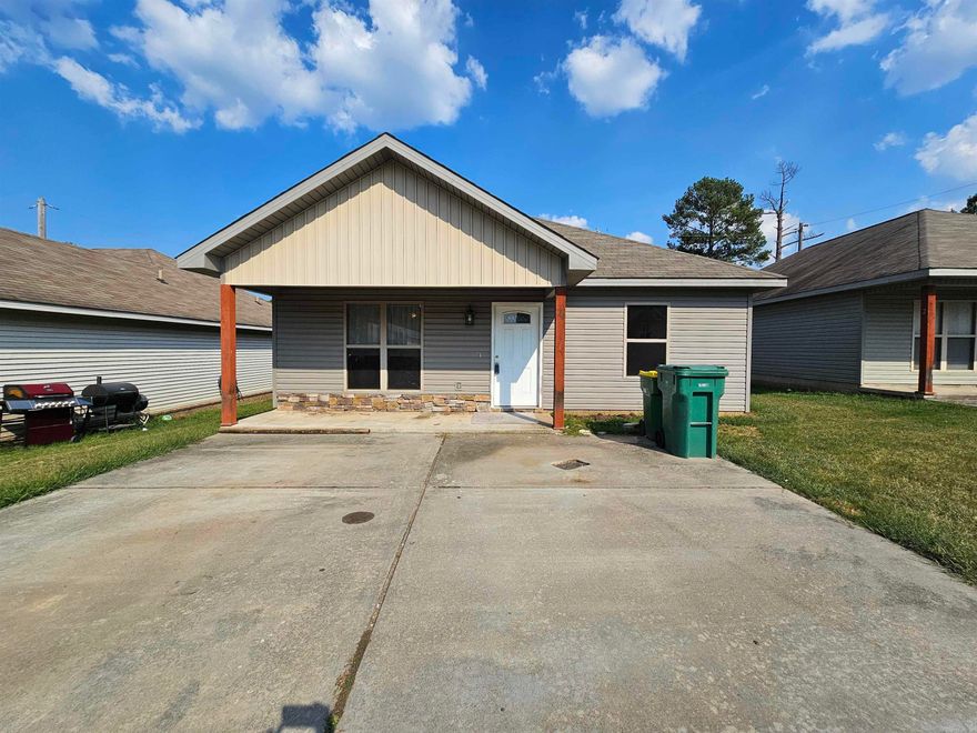 Move-in ready and perfect for a first time home buyer or great investment opportunity. This is a great home with 3 bedrooms and 2 bathrooms.  As you enter the home, you will find a huge great room with a dining area.  There is a galley style kitchen and laundry room.  There is also a covered back porch.  Call today for a showing.