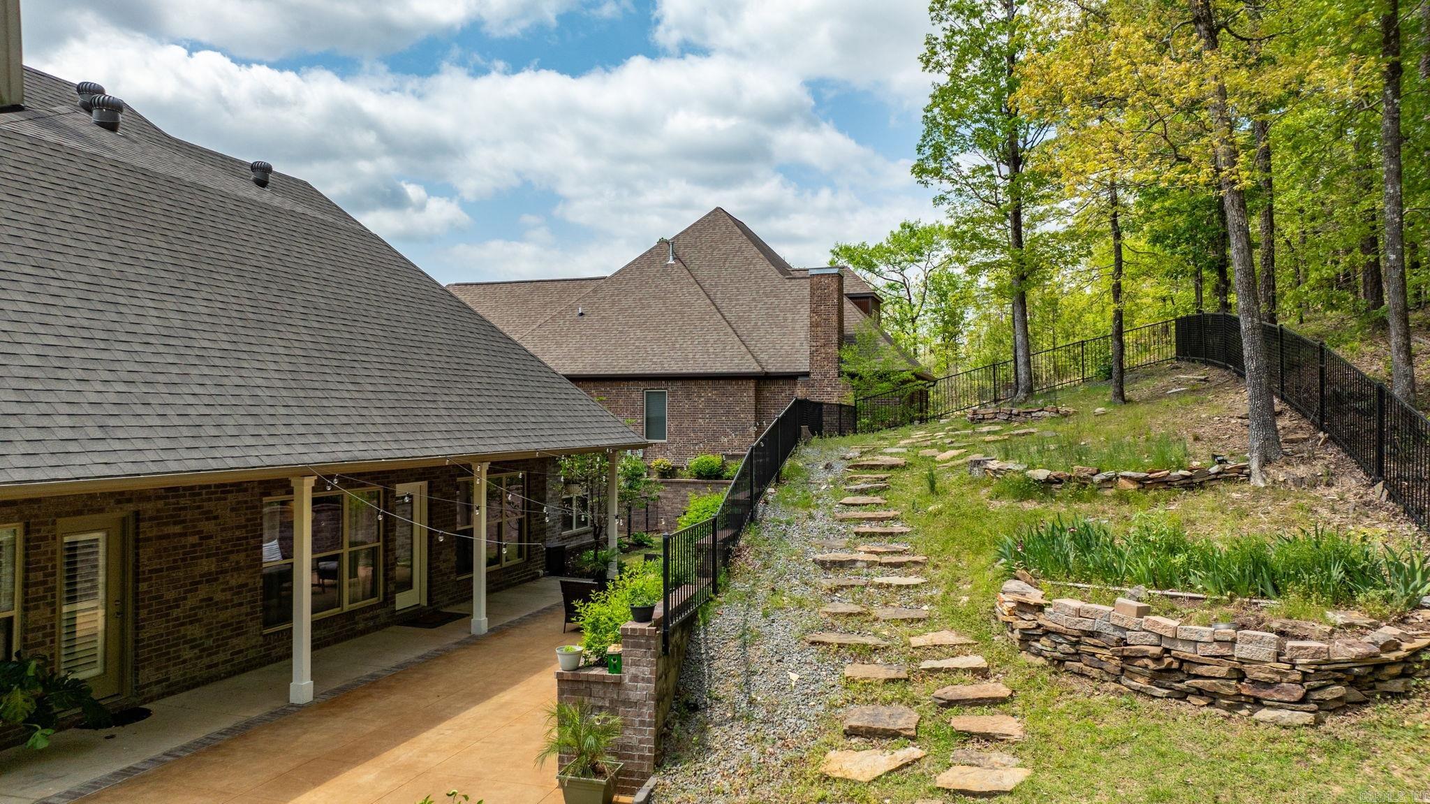 WOODLANDS EDGE - Residential