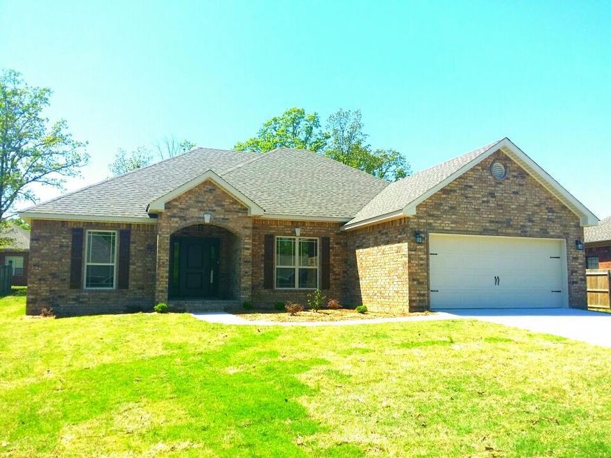 WONDERFUL NEW CONSTRUCTION IN STONEHILL. AMENITIES INCLUDE CROWN MOLDING- DESIGNER COLORS- WOOD LAM. FLOORING- RECESSED LIGHTING- KIT. W/ GRANITE TOPS & TILE BACKSPLASH- SS APPLIANCES- 18" TILE- LARGE MASTER SUITE W/ MASTER BATH THAT HAS A JETTED TUB, SEP. SHOWER AND AND ENTRANCE INTO THE MASTER CLOSET THAT LEADS TO THE LAUNDRY ROOM. OUTSIDE FEATURES INCLUDE A 10X17 PARTIALLY COVERED PATIO. 1YR WARRANTY PROVIDED BY BUILDER. EST. COMP. DATE 4/14 ***TAXES ARE LOT ONLY***