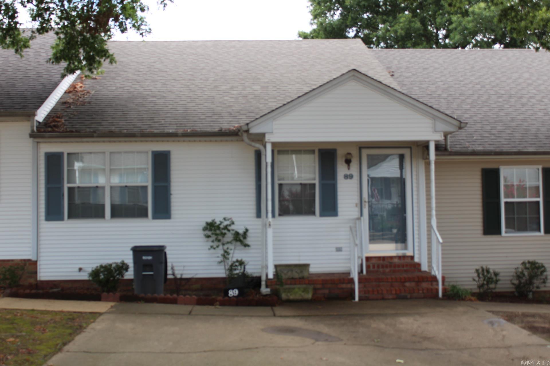 Great condo in River Oaks Commons. Open floor plan for kitchen, living room and dining room. 2 bedrooms, 2 baths. Master bath has a walk-in closet. Water heater is approx. 1 year old and so is the dishwasher and the commodes. Deck work is approximately 1-2 years old.