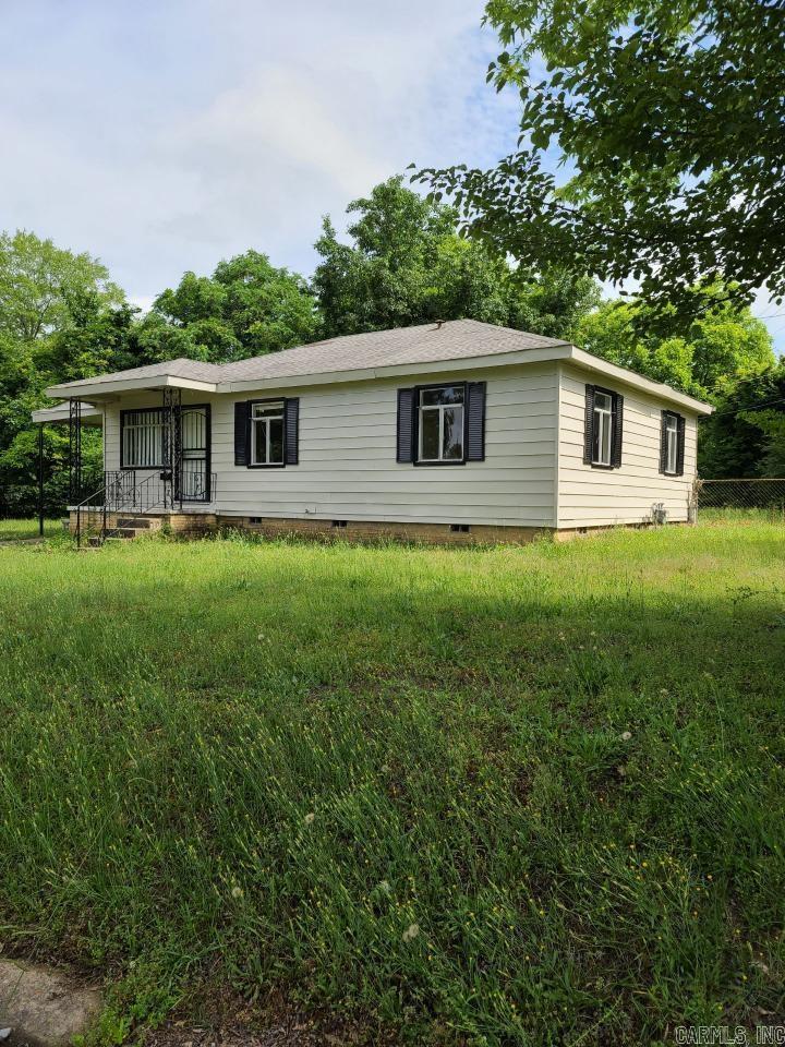 Nice 3 Bedroom 1 Bath Home close to schools and shopping