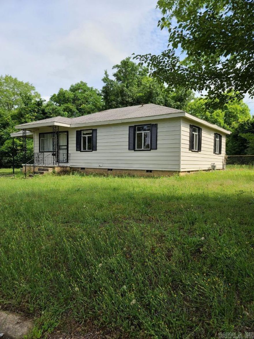 Nice 3 Bedroom 1 Bath Home close to schools and shopping