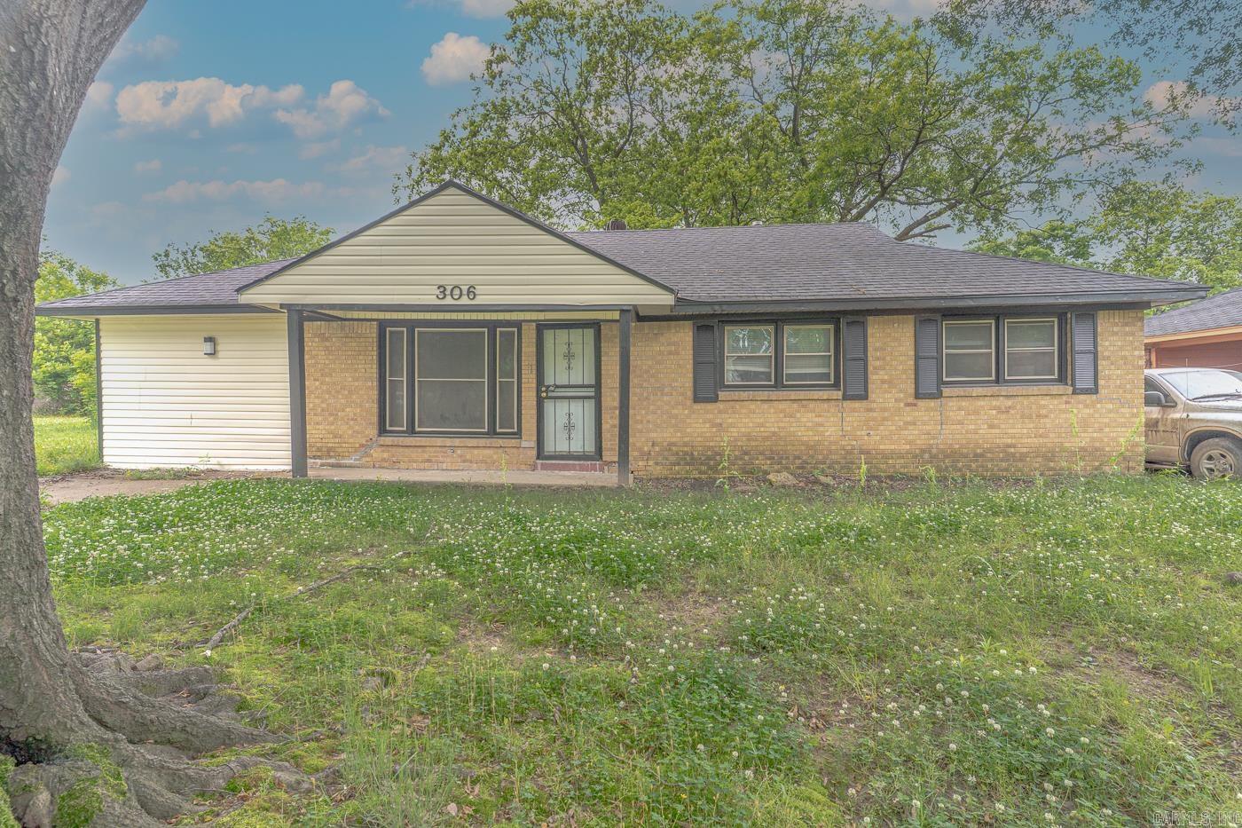Just Listed! 306 N. 35th St, West Memphis, AR Endless Potential - Add Your Own Touch! This charming 3-bedroom, 1-bath home is officially on the market! Located just 20 minutes from Memphis, Tennessee, this property offers a fantastic opportunity to make it your own. This property has a spacious backyard with a post frameperfect for adding a shed, gardening, workshop, or entertainment space, outdoor retreat or relaxing! Move-in ready with room to add your personal touch. Surrounded by great amenities for convenience & comfort. Prime location easy access to shopping, dining, and major highways. Call me today to schedule a tour before it's gone!