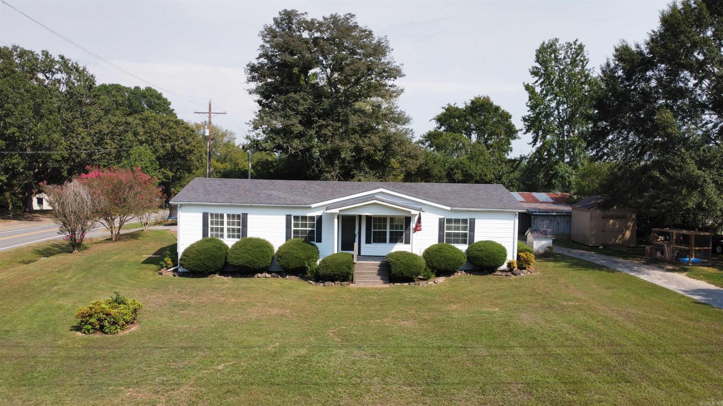 This 3-bedroom, 2-bath home offers 1,554 sq. ft. of living space on just under an acre in Wooster. Inside, youāll love the open layout, spacious bedrooms, and walk-in closets in every room. Enjoy evenings on the 10ā x 16ā screened-in back porch. The property also includes a shop with plenty of storage, a lean-to with two covered parking spaces, and an additional storage building that conveys. Great location with easy access to Greenbrier, Conway, local schools, and nearby amenities. Don't miss this one!