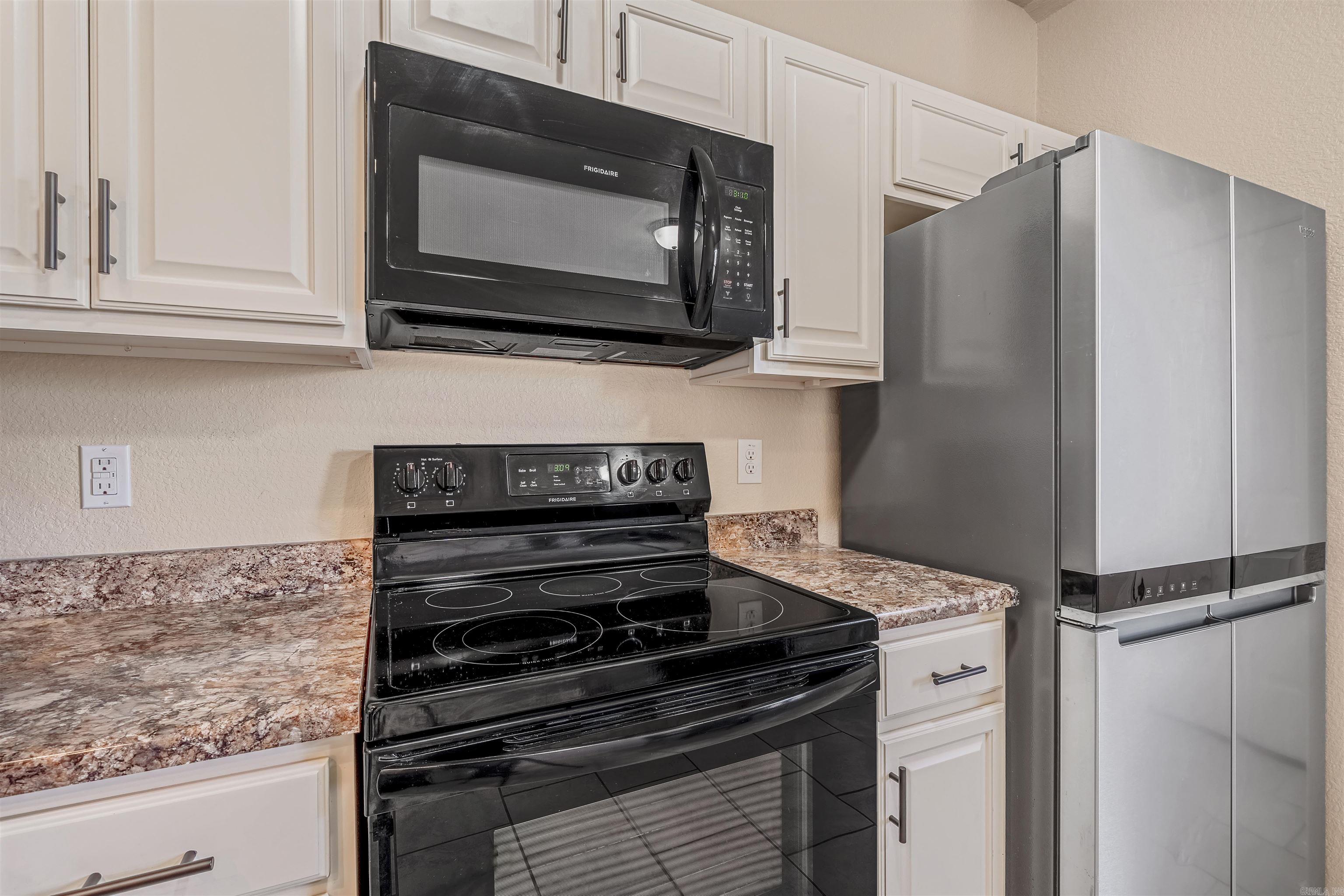 STONEHENGE PLACE - Residential