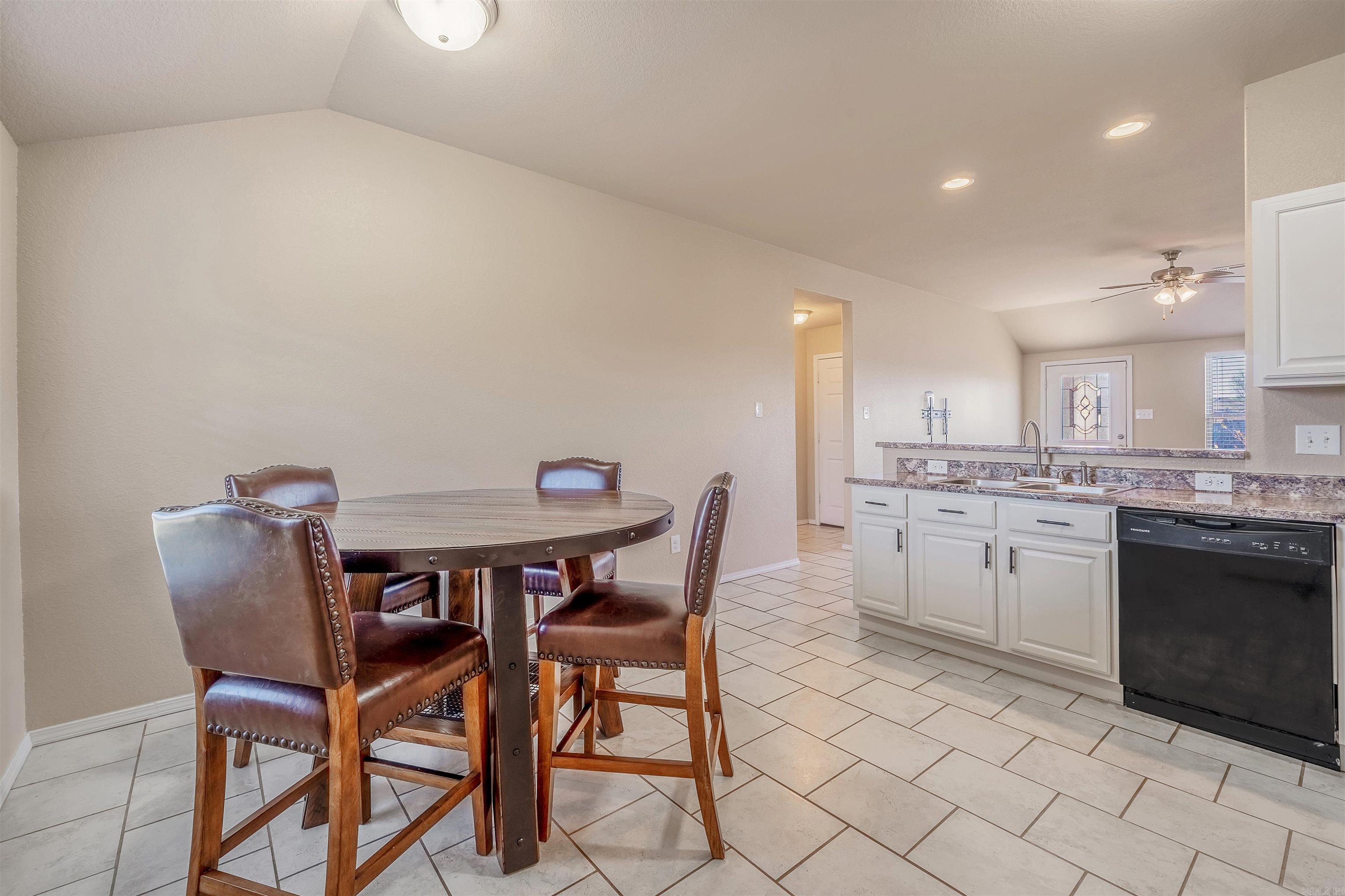 STONEHENGE PLACE - Residential