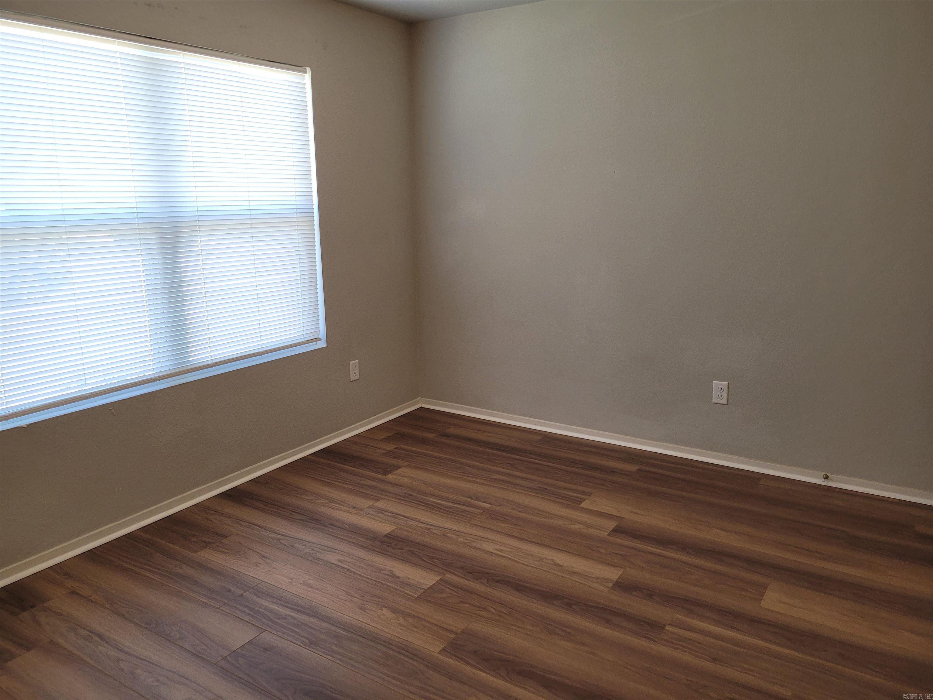 OAKLAND GROVE ESTATES - Residential Lease