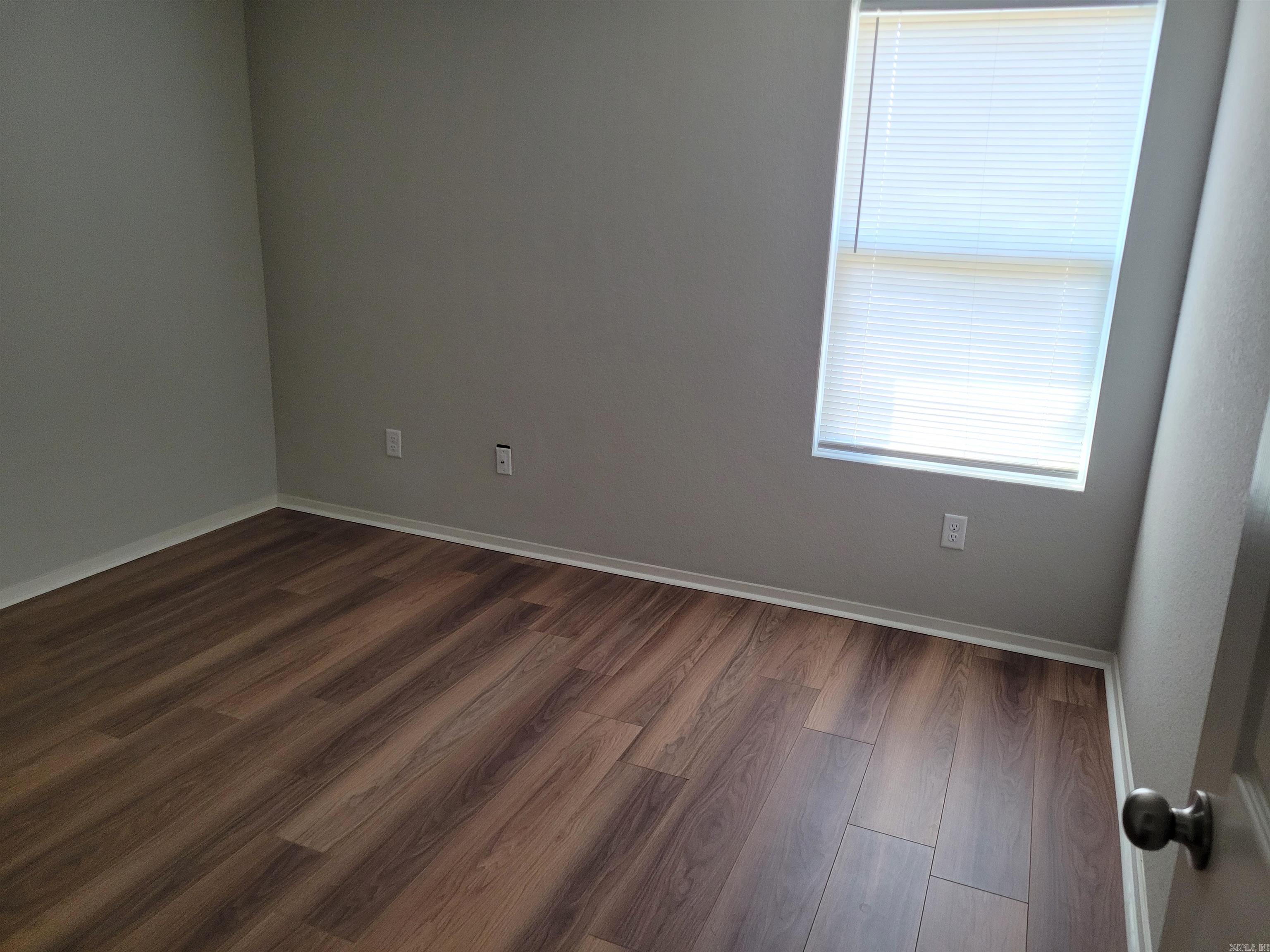 OAKLAND GROVE ESTATES - Residential Lease