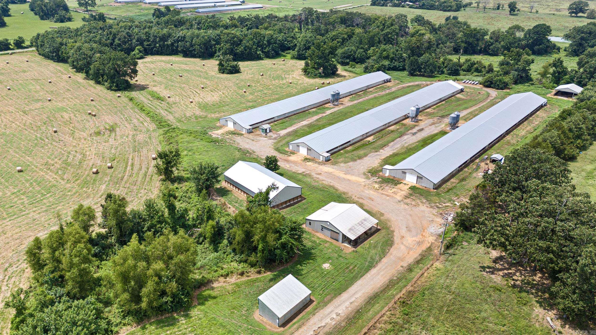 Discover the perfect blend of farming and country living on this 34-acre Butterball Contracted Turkey Farm, specializing in Light Hens. Features include: • Remodeled Barndo: Spacious 1,320 sq ft barndominium with living quarters, new LVP flooring, a brand-new kitchen, and bathroom. • Operational Structures: (3) 50'x420' Turkey Houses, Litter shed, compost shed, and storage building for streamlined efficiency. • Reliable Power: Two generators ensure uninterrupted operations. • Scenic 34 Acres: Lush hay meadows offer stunning views and endless possibilities. Invest in this thriving agricultural property in Knoxville, AR, and enjoy steady income and a farming lifestyle!