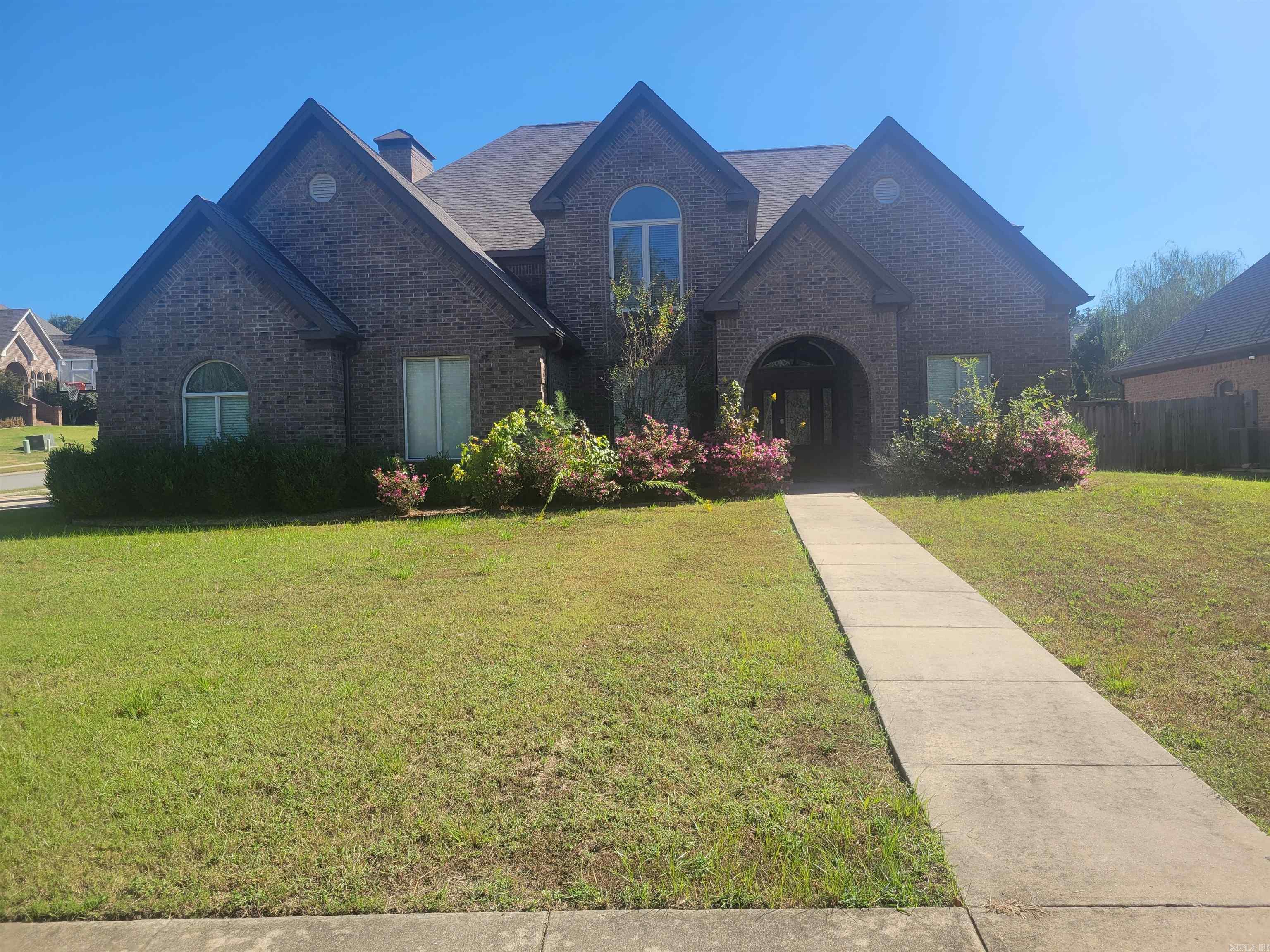 This Is A SHORTSALE THE PRICE IS NOT APPROVED, Great Property this is a must See.