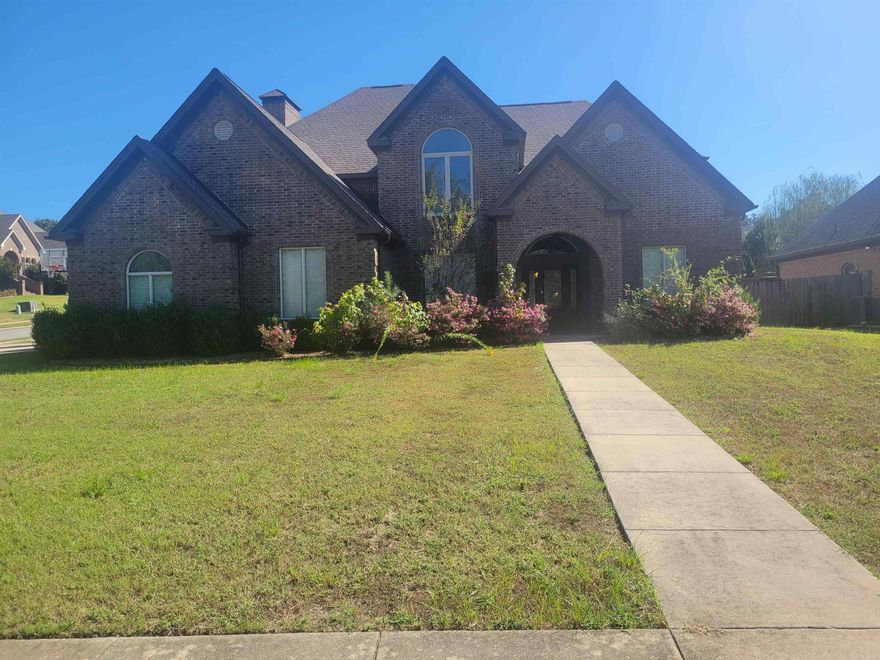 This Is A SHORTSALE THE PRICE IS NOT APPROVED, Great Property this is a must  See.